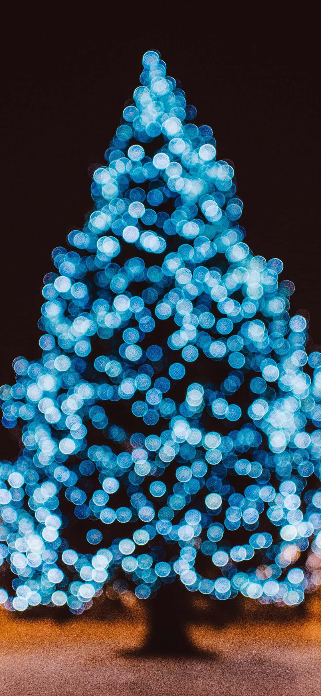 Mavi Noel Ağacı Parlıyor Duvar Kağıdı