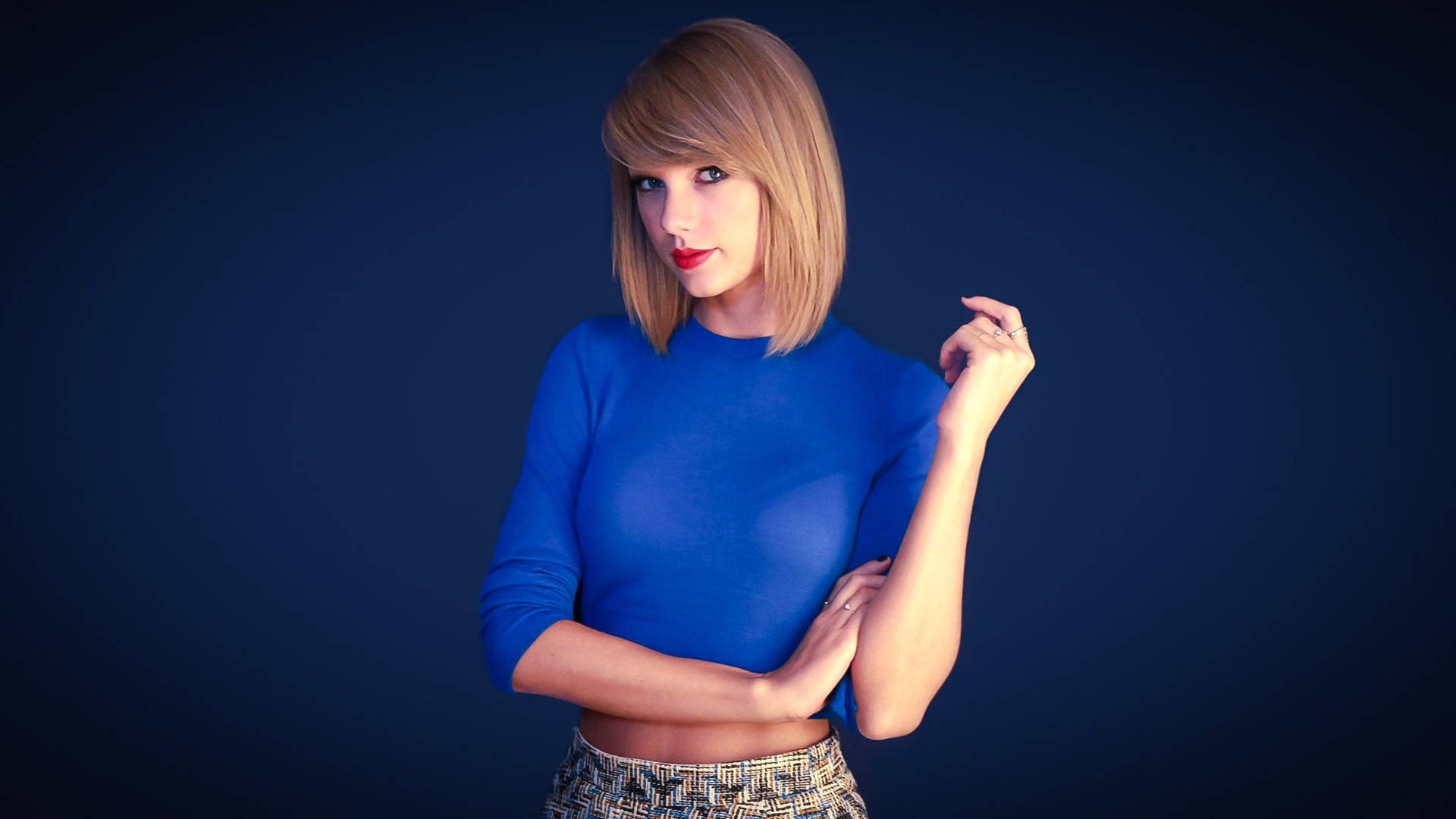 Minimalist Taylor Swift mavi duvar kağıdı kapak fotoğrafı.