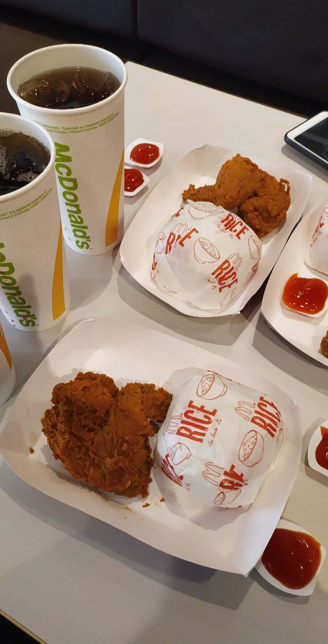 McDonald's Tavuklu Pilav Tabağı Yemek Resmi Duvar Kağıdı