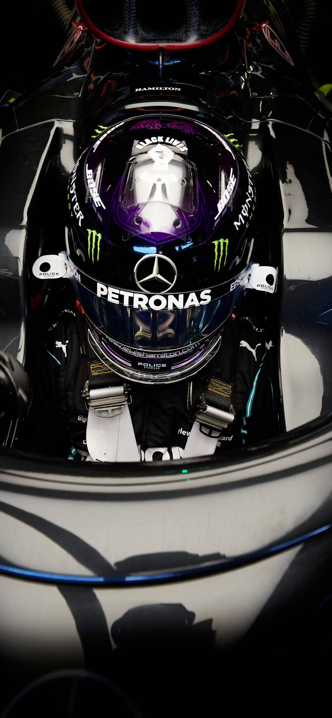 Mercedes F1 ve iPhone ile hızınızı artırın! Duvar Kağıdı