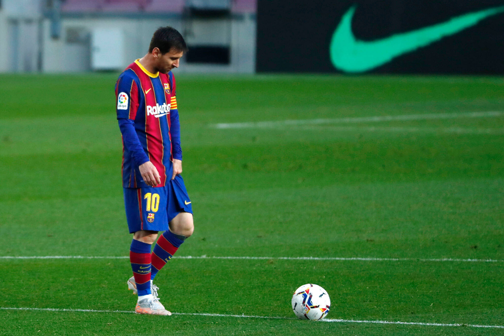 Messi 2021 Nike Logosu Duvar Kağıdı