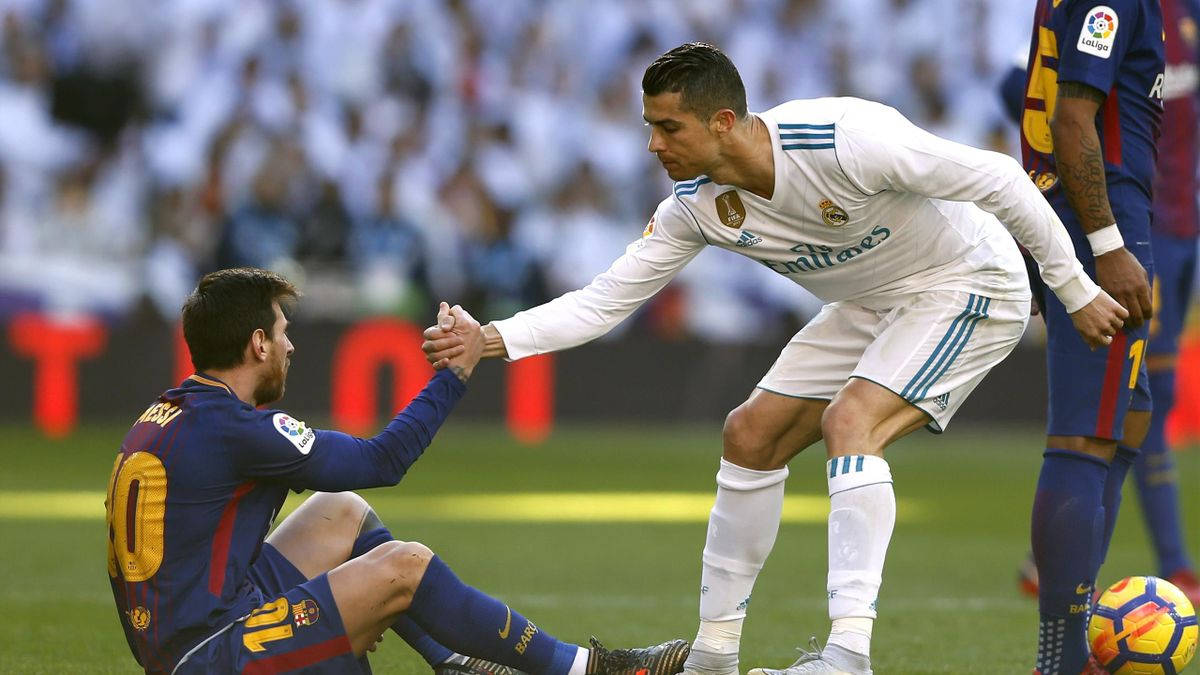 Messi ve Ronaldo'ya Yardım 4K Duvar Kağıdı