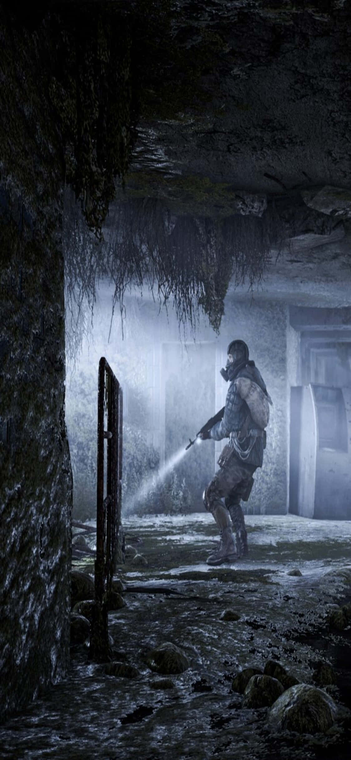 Metro Last Light Arka Planında El Fenerli Karakter iPhone X Duvar Kağıdı