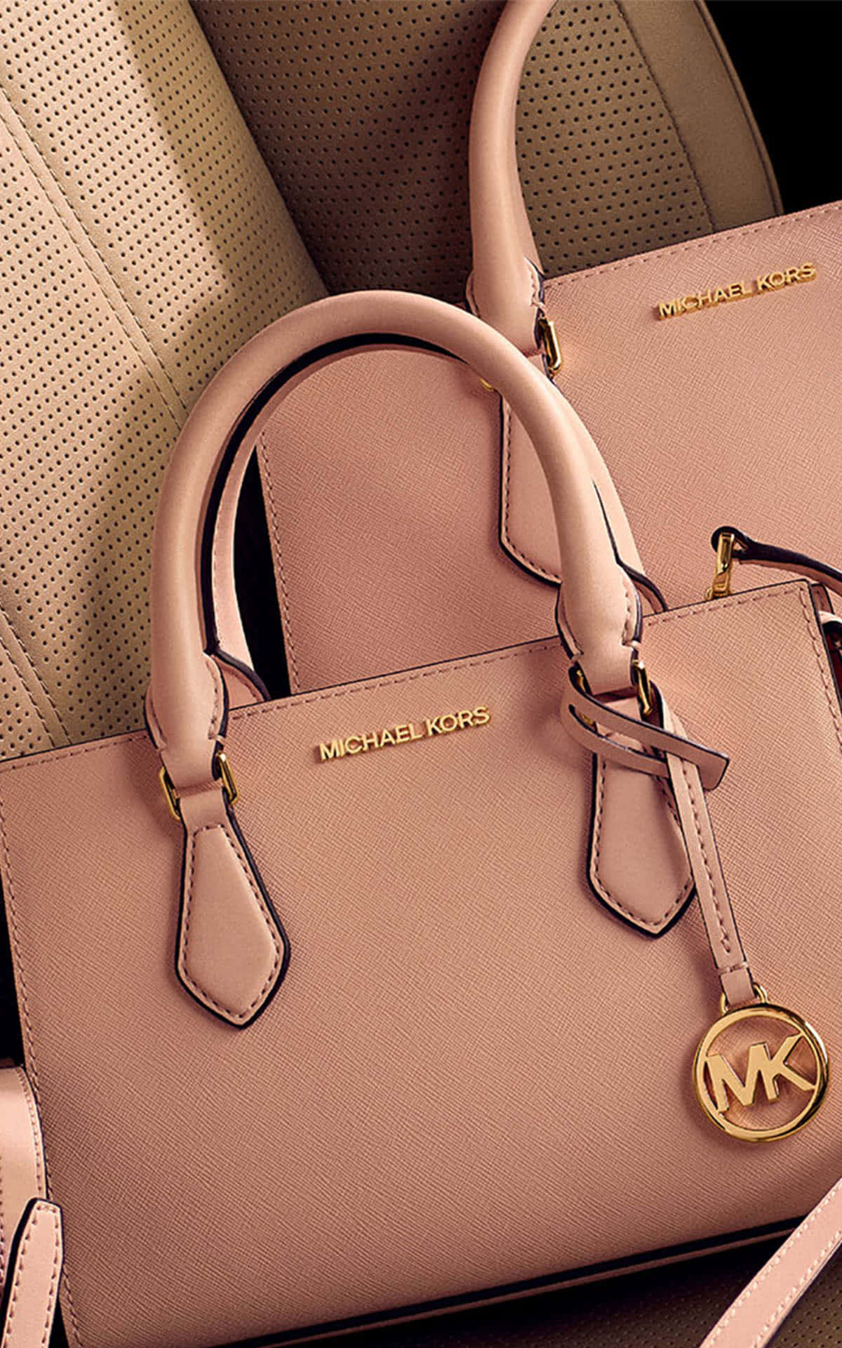 Michael Kors'un en yeni ürünleri her gardıroba stil katacak. Duvar Kağıdı