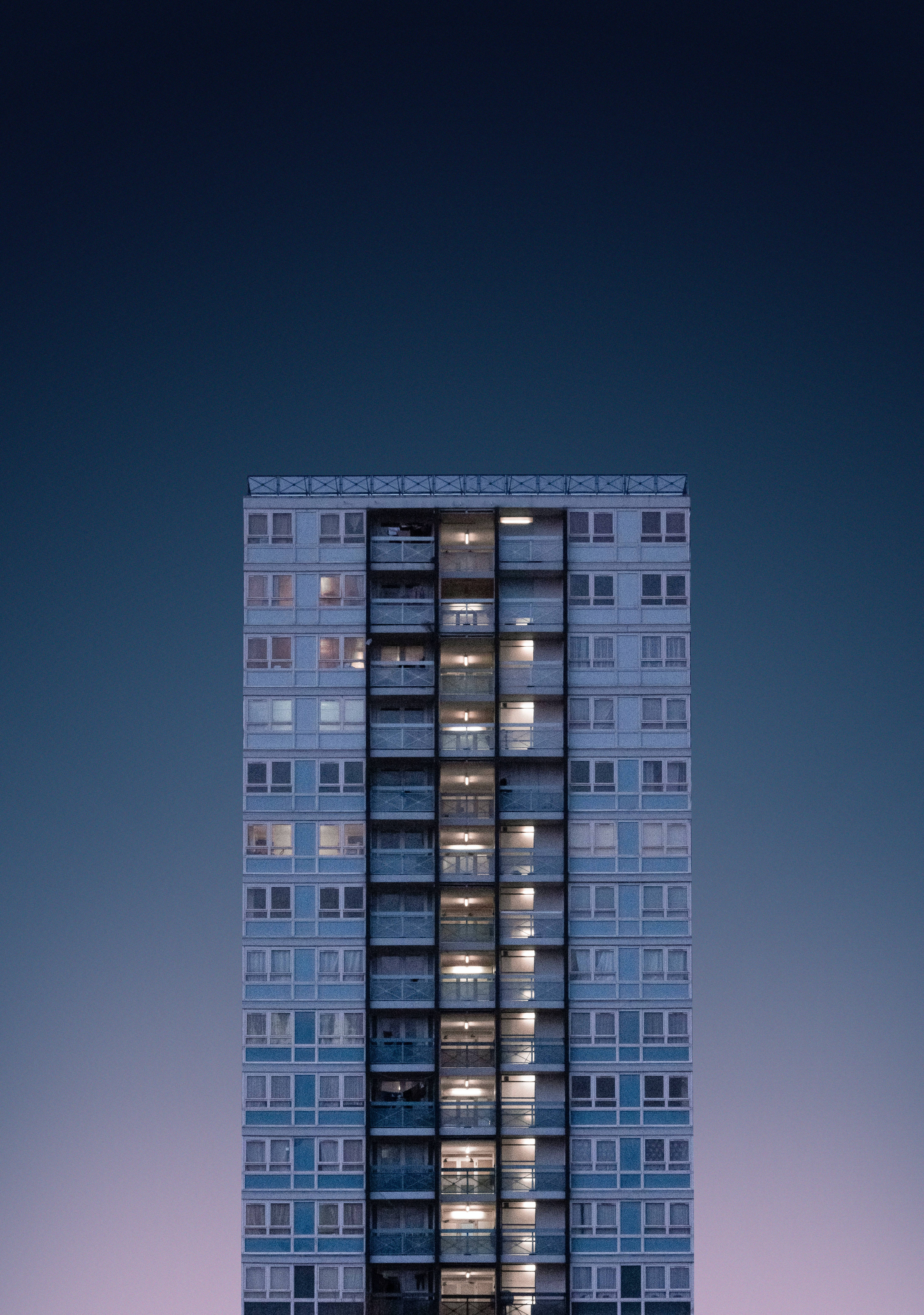 Minimal Mavi 3D Bina Cephesi Duvar Kağıdı