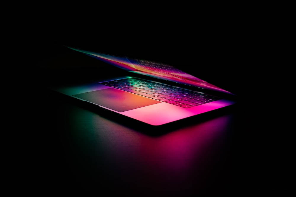 Minimalist En İyi Dizüstü Bilgisayar Pembe Ekran Işığı Duvar Kağıdı