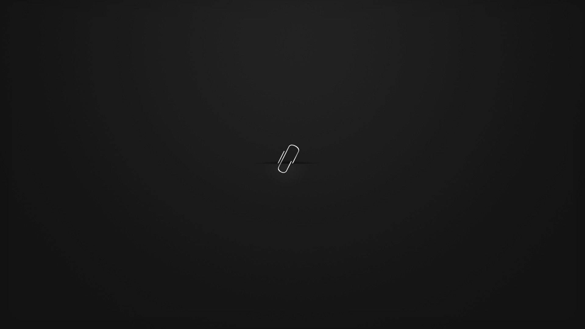 Minimalist Estetik Dizüstü Bilgisayar ve Ataş Duvar Kağıdı