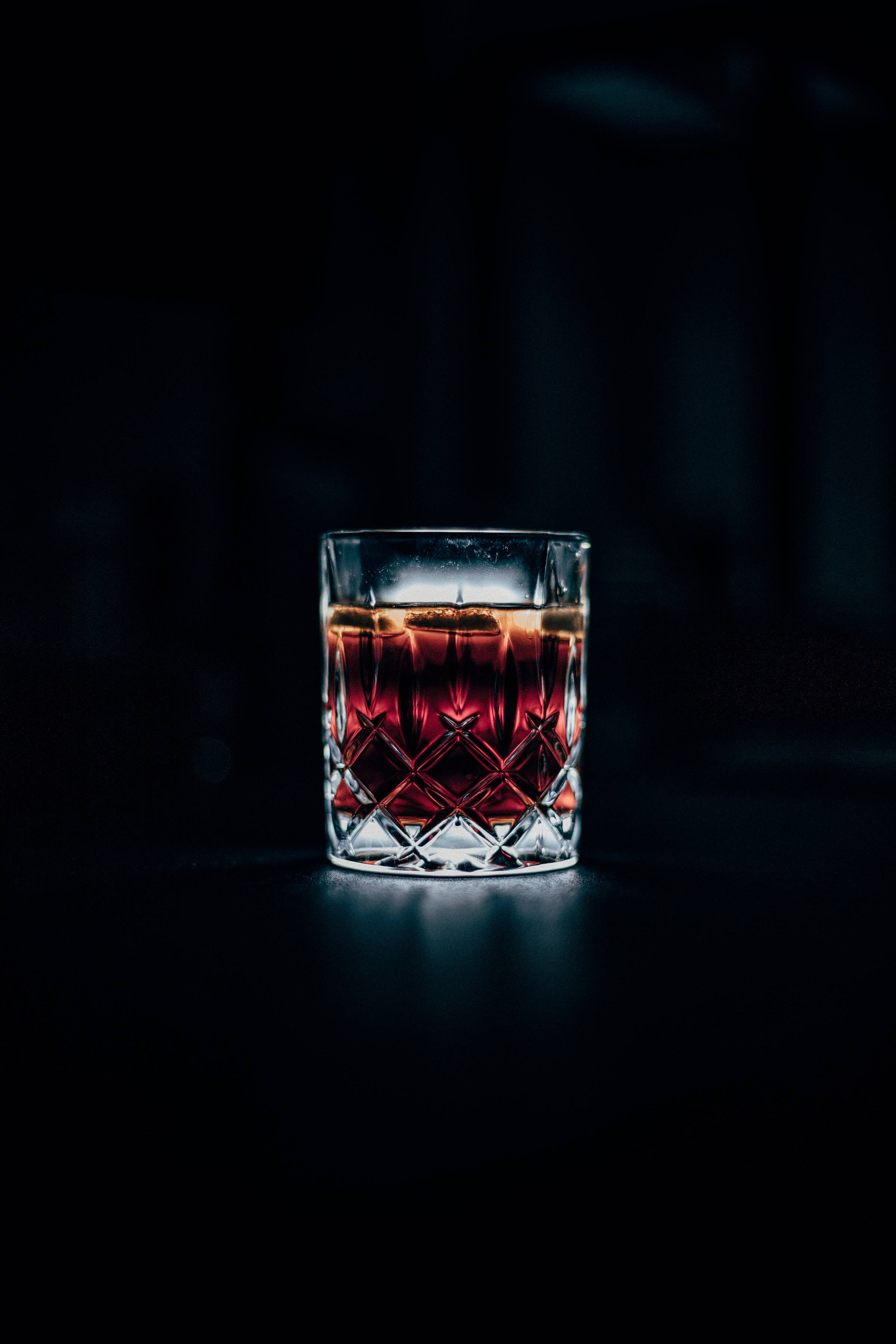 Minimalist Viski Bardağı Duvar Kağıdı