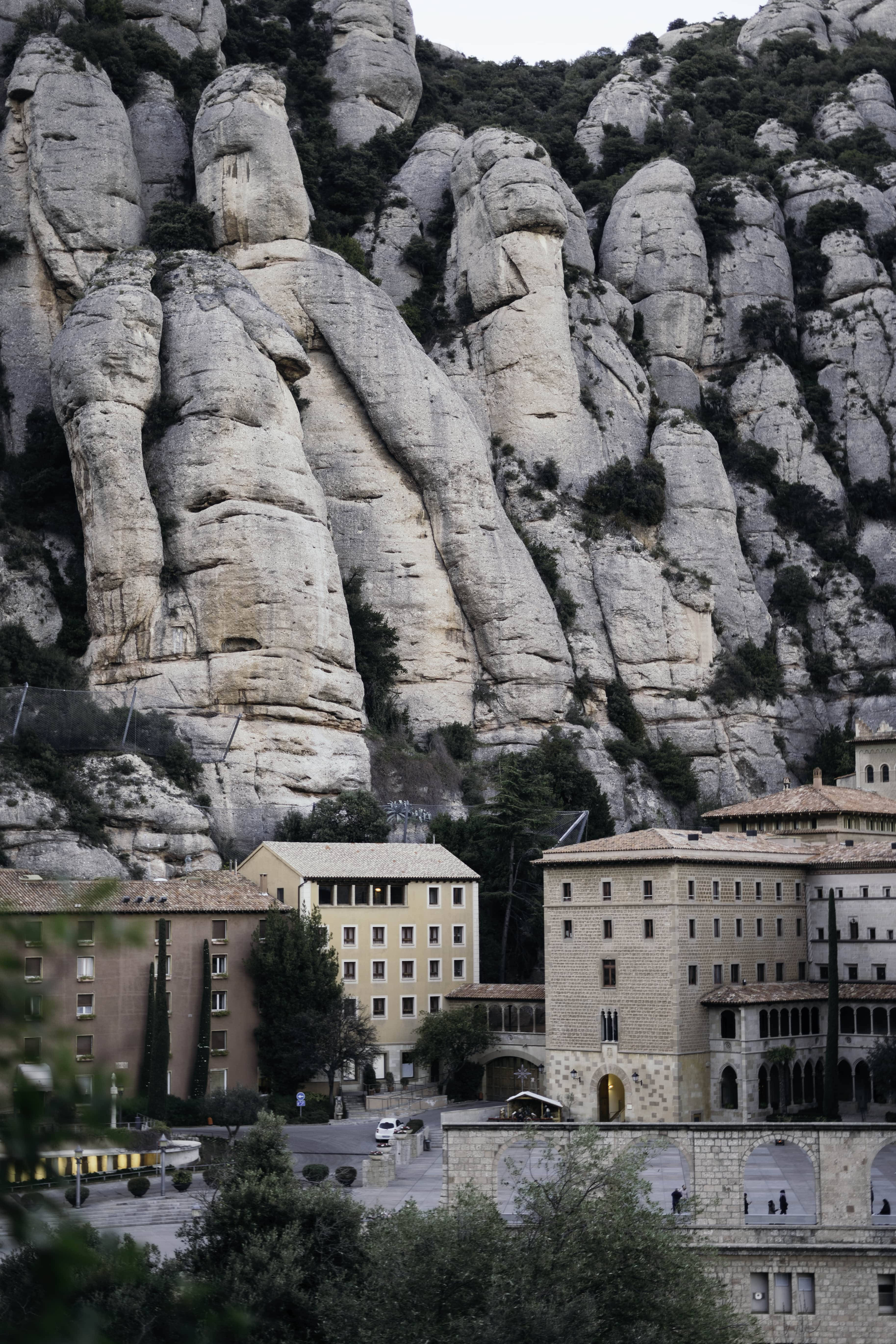 Montserrat Beyaz Kayaları Duvar Kağıdı