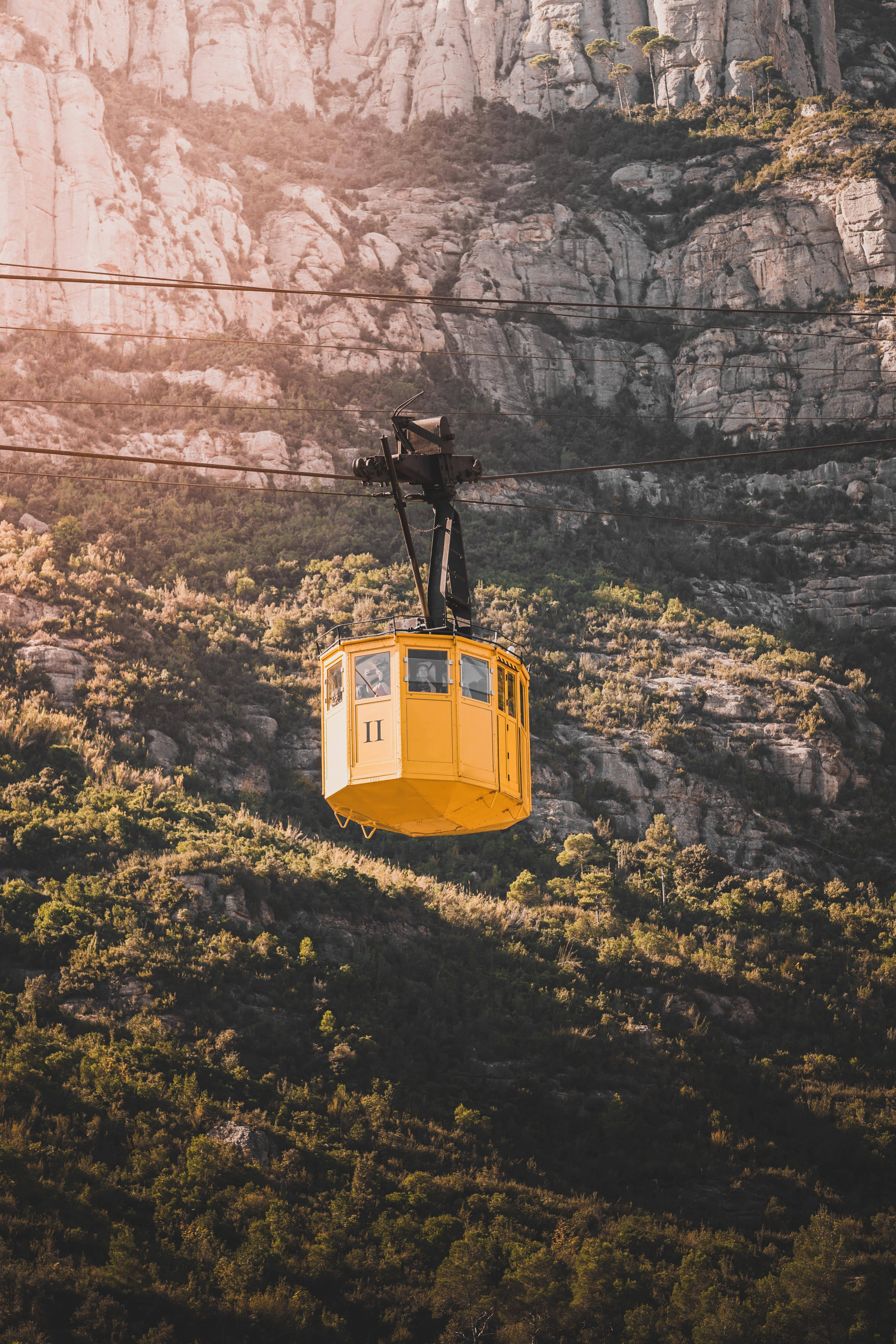 Montserrat Sarı Teleferik Duvar Kağıdı
