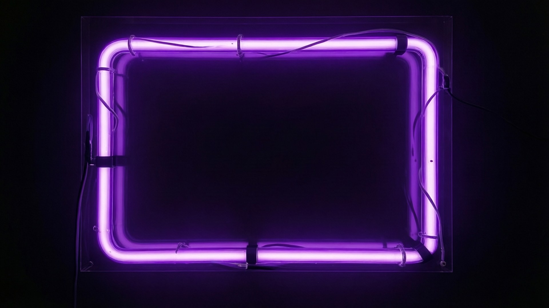 Mor Neon Çerçeve Duvar Kağıdı