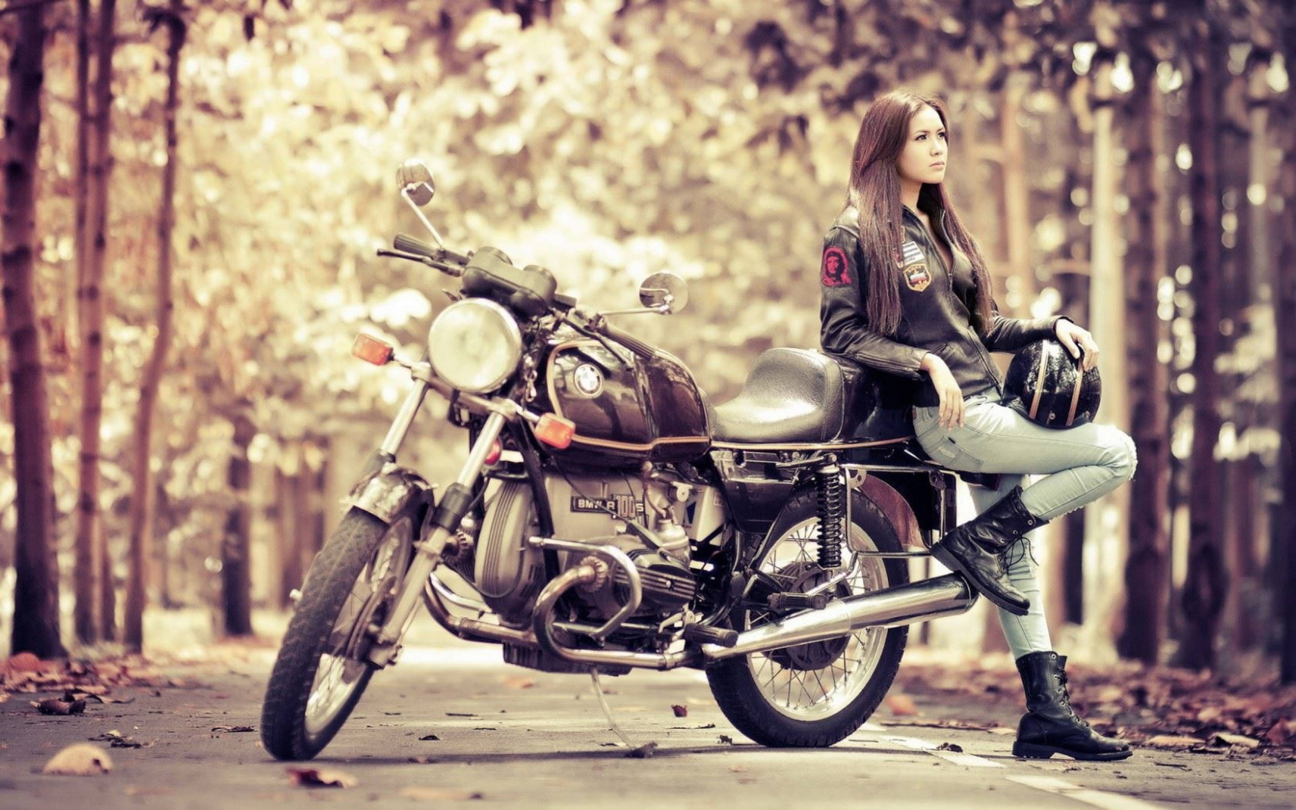 Motosikletli Kadın 2560x1600 Duvar Kağıdı