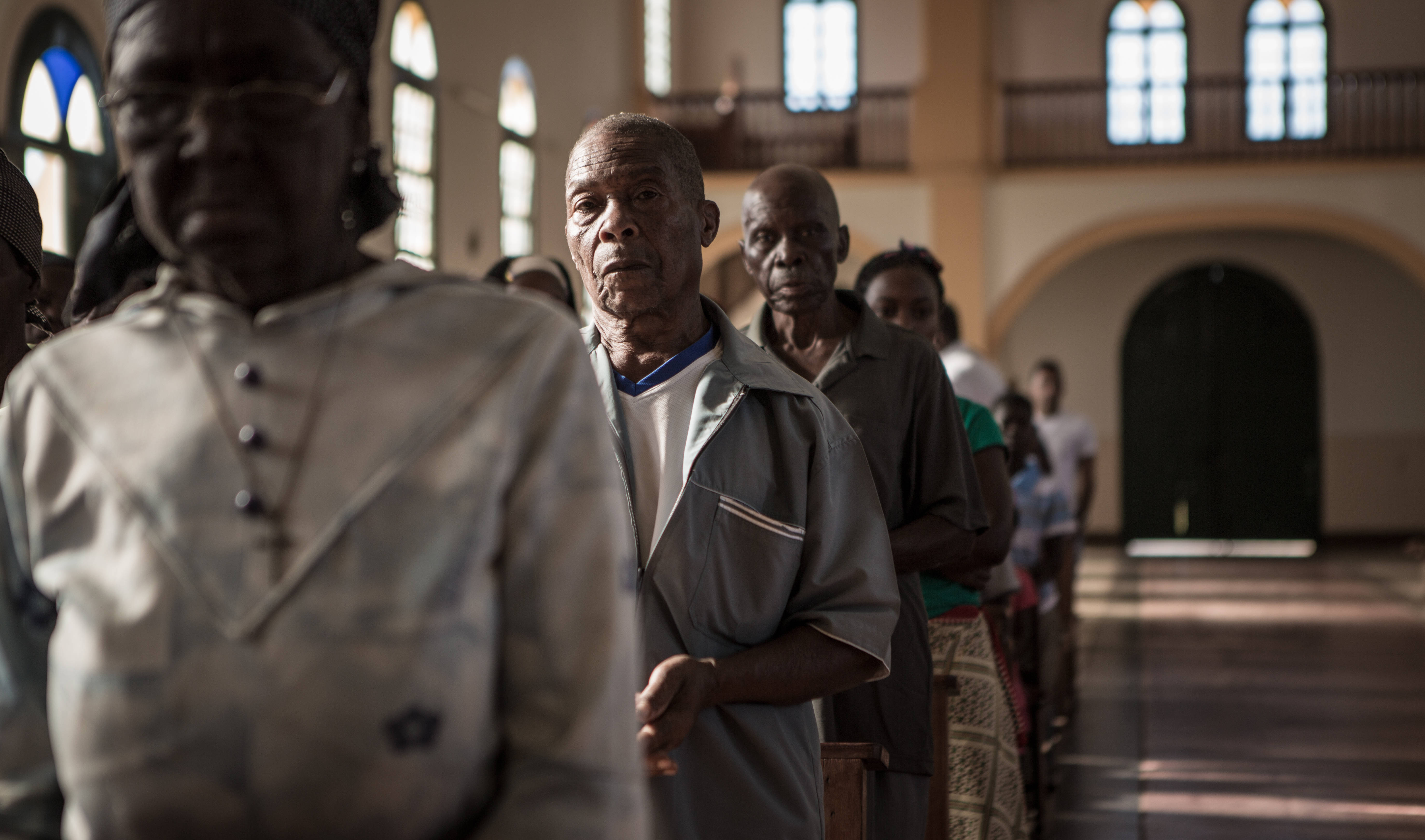 Mozambik Kilise Cemaati Duvar Kağıdı