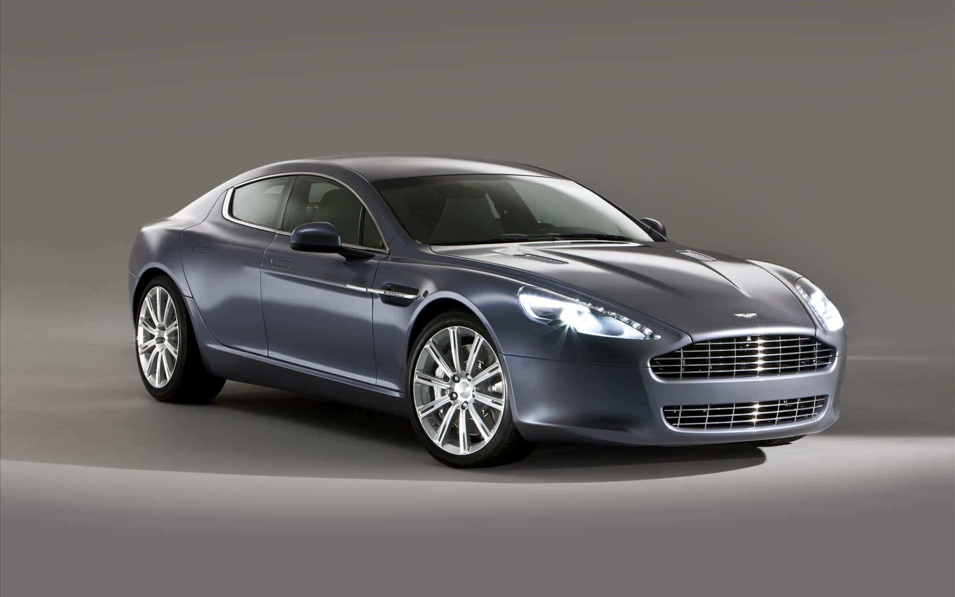 Muhteşem Aston Martin Rapide S hareket halinde Duvar Kağıdı