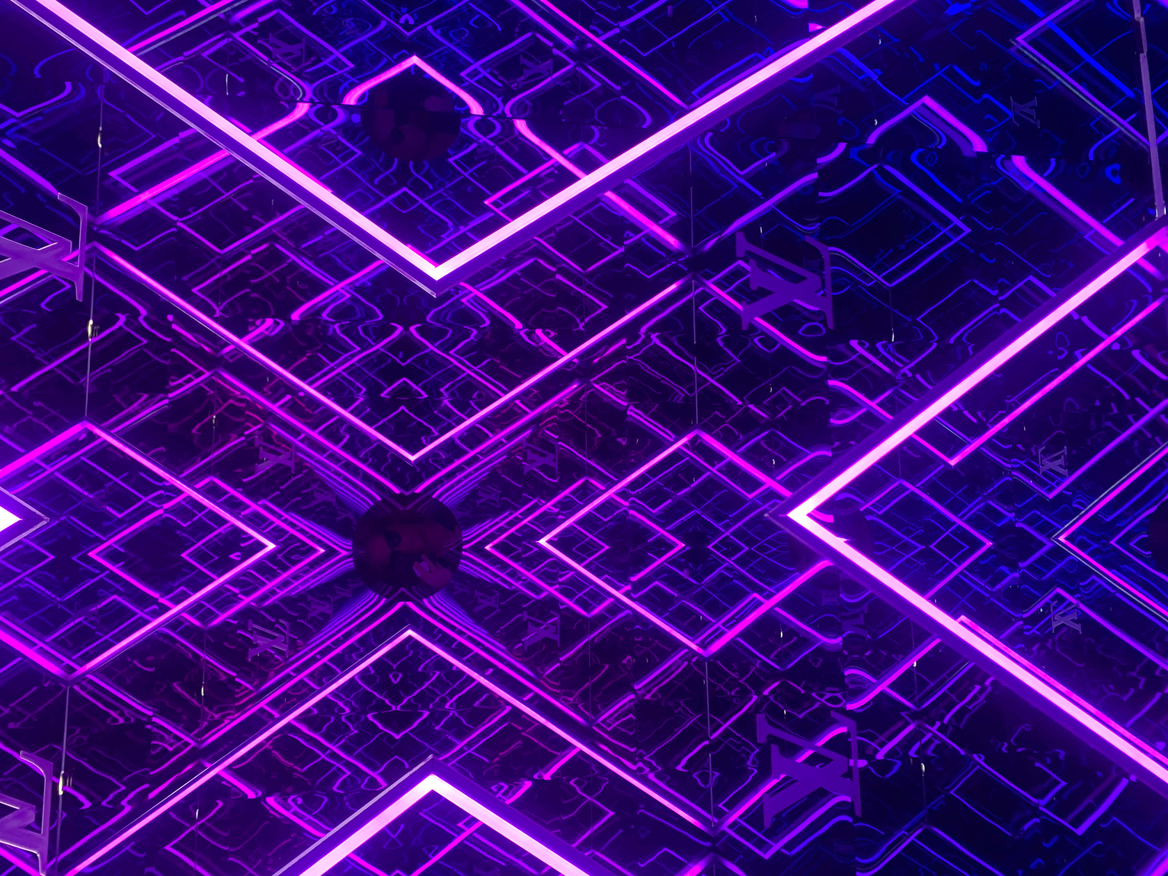 Muhteşem Mor Neon Işıklar Duvar Kağıdı
