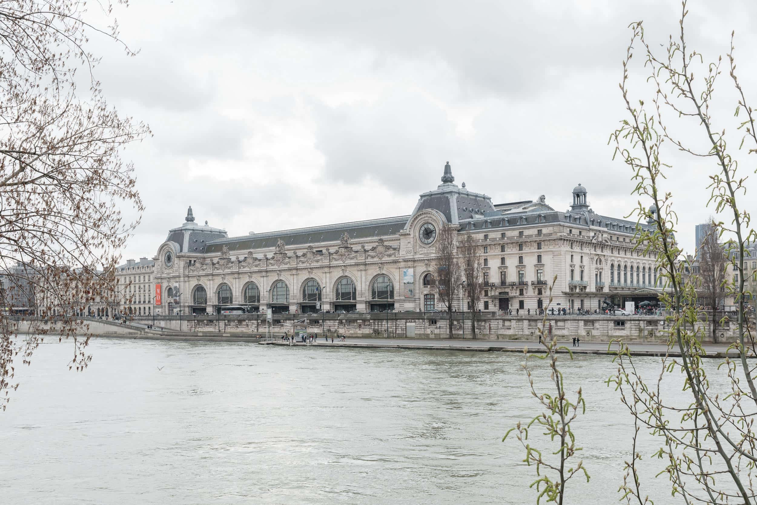 Musée d'Orsay Estetik Beyaz Duvar Kağıdı