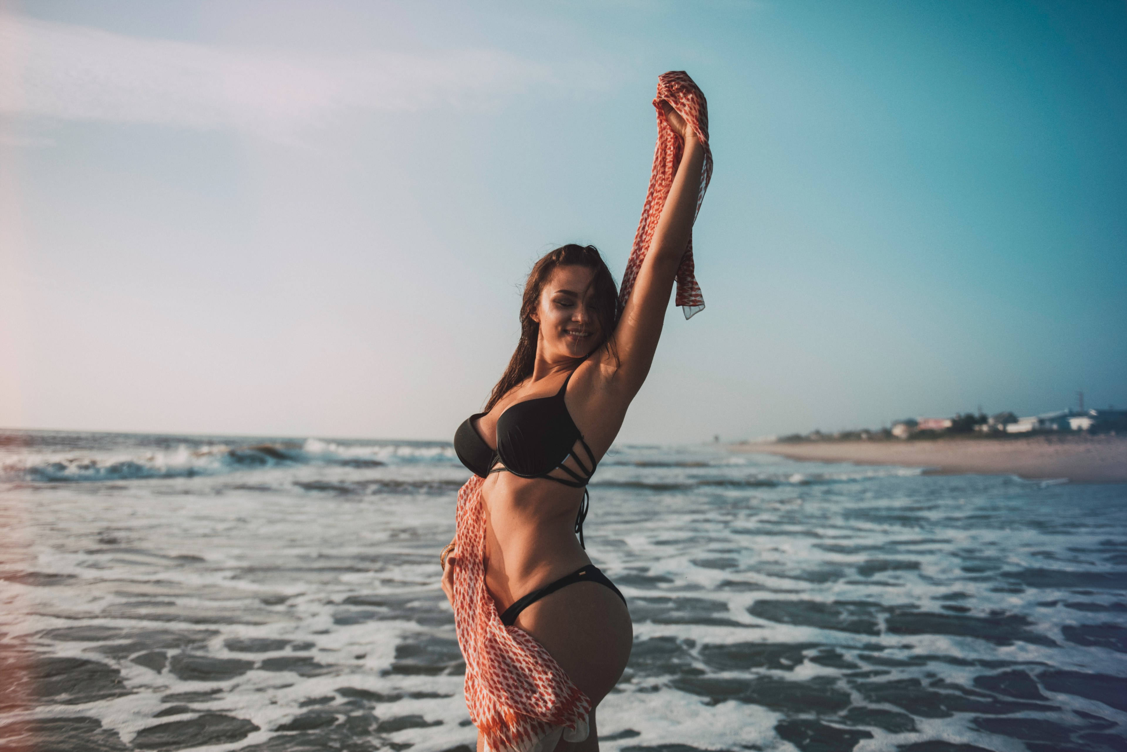 Mutlu Kadın Bikini Duvar Kağıdı