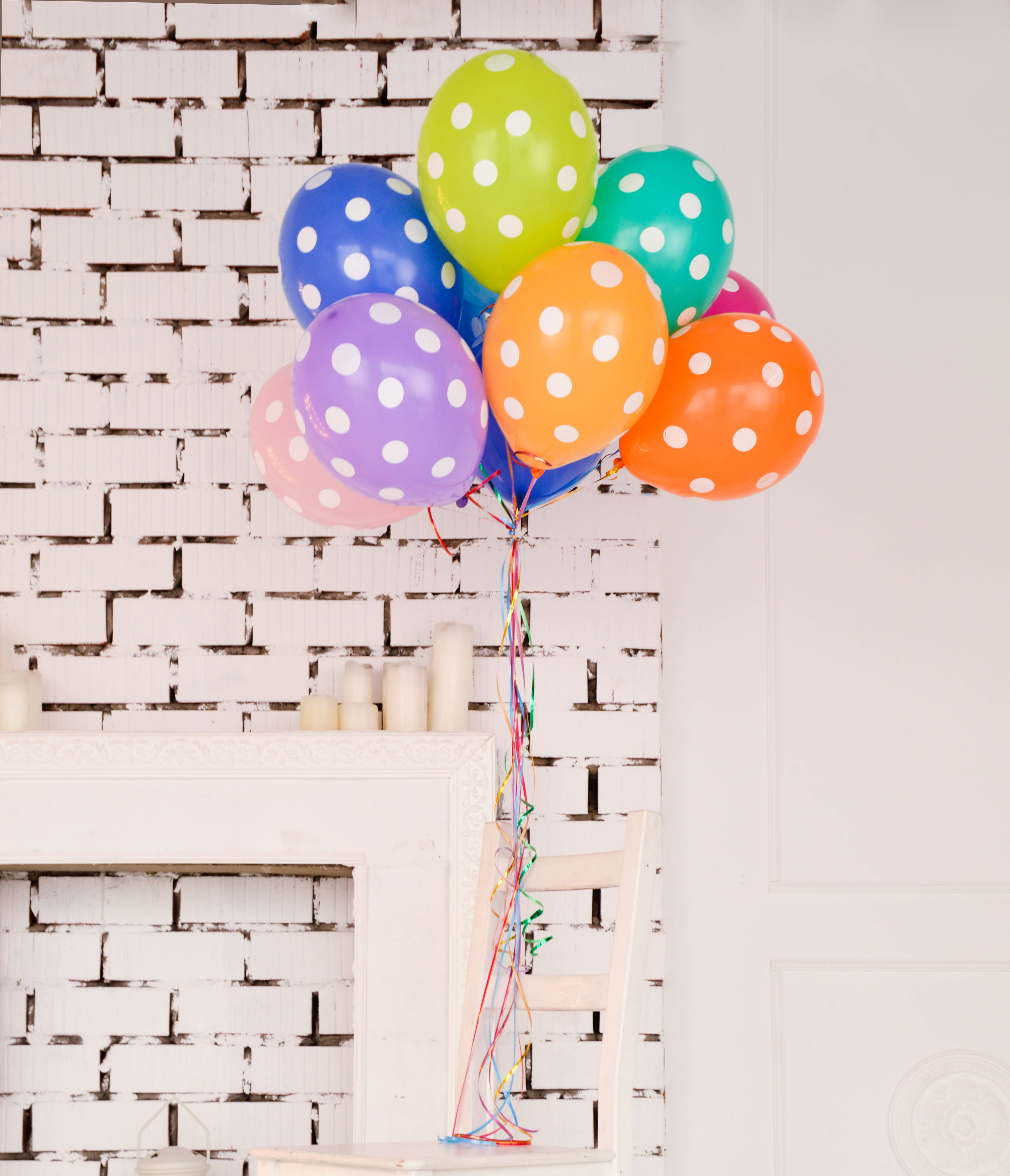 Mutlu Yıllar Noktalı Balon Tasarımları Duvar Kağıdı