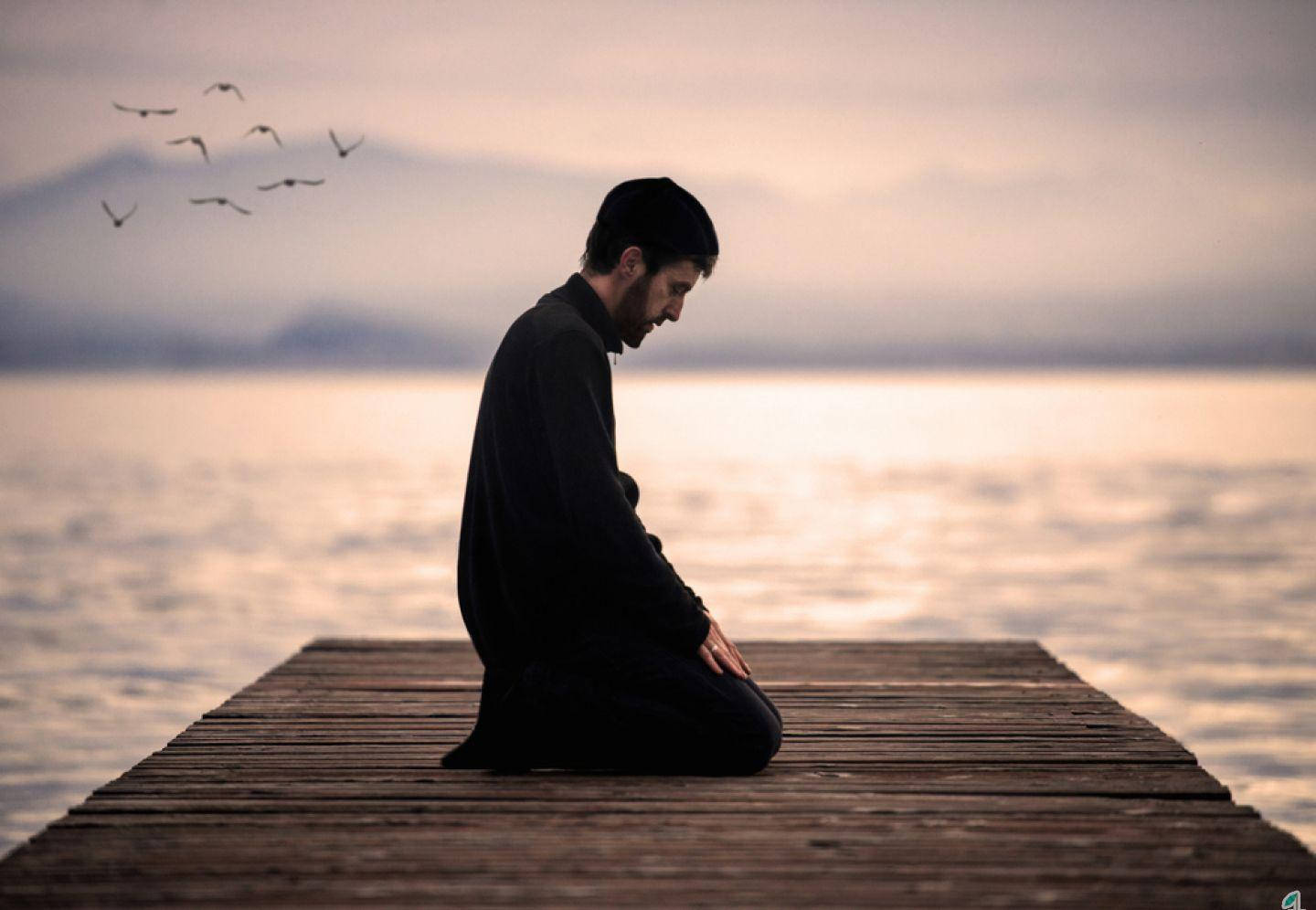 Namaz Kılan Adam İskelesi Duvar Kağıdı