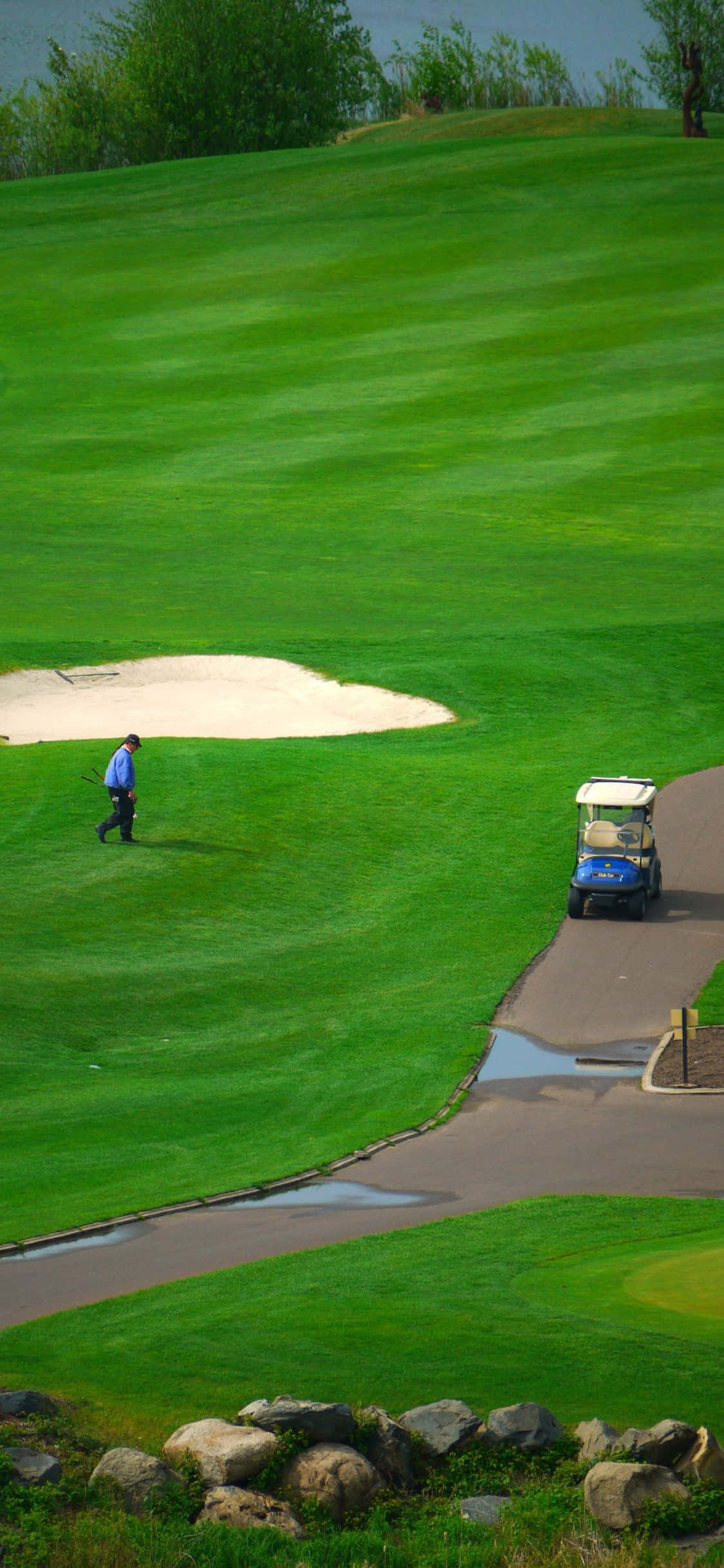 Nefes kesen bir fon önünde huzurlu bir golf turunun keyfini çıkarın Duvar Kağıdı