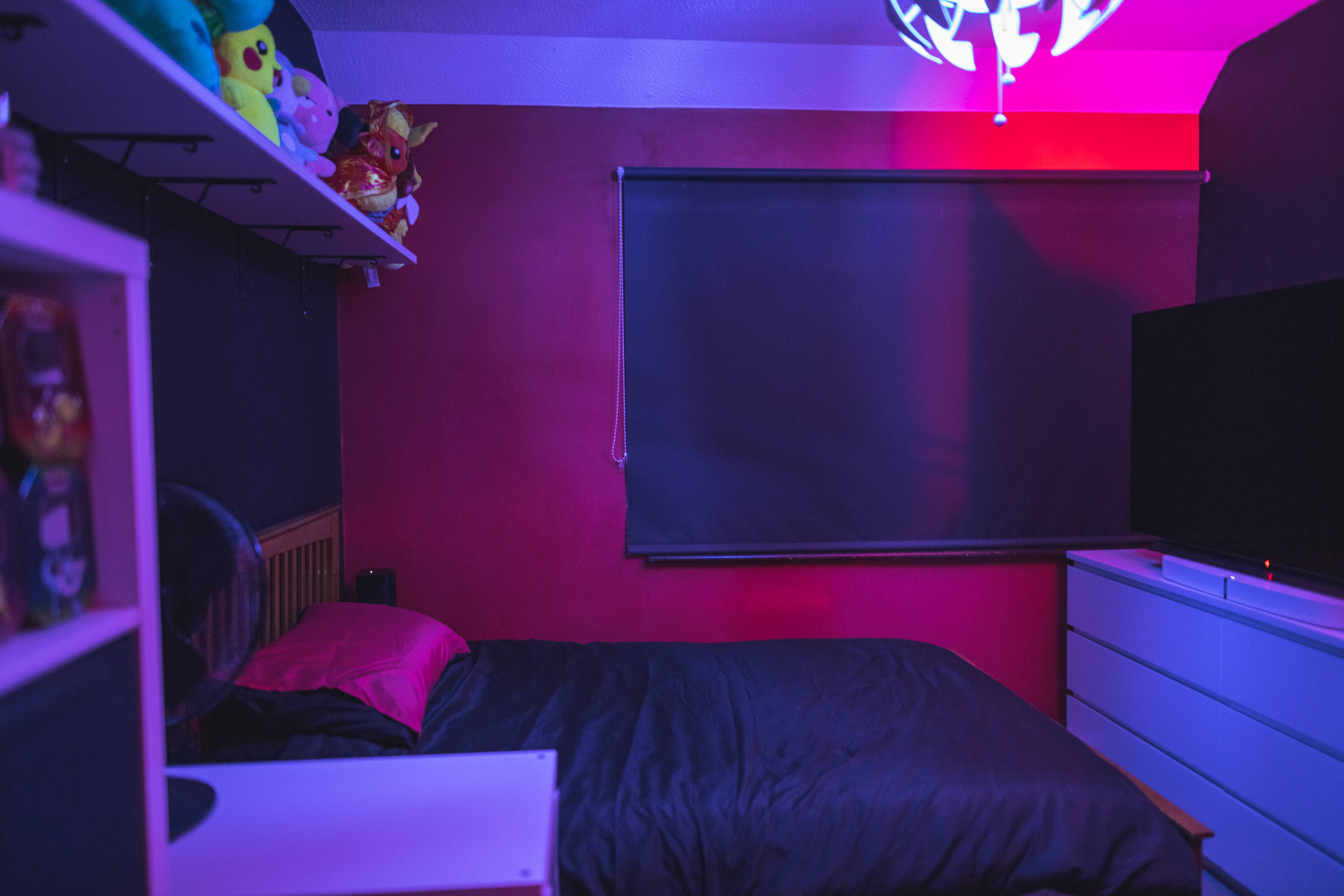 Neon Mor Estetik Aydınlık Oda Duvar Kağıdı