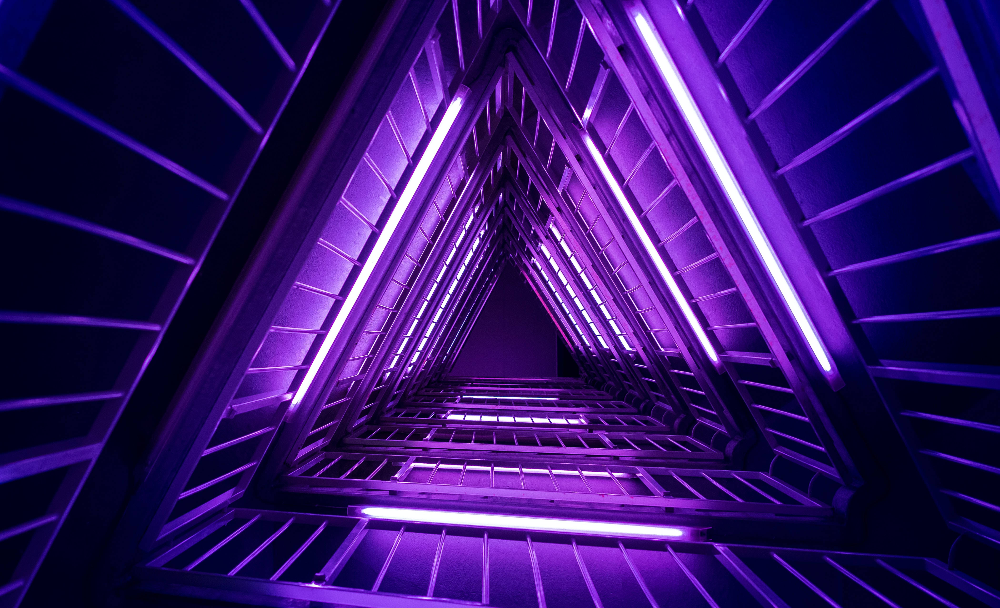 Neon Mor Işık Estetik Desen Duvar Kağıdı