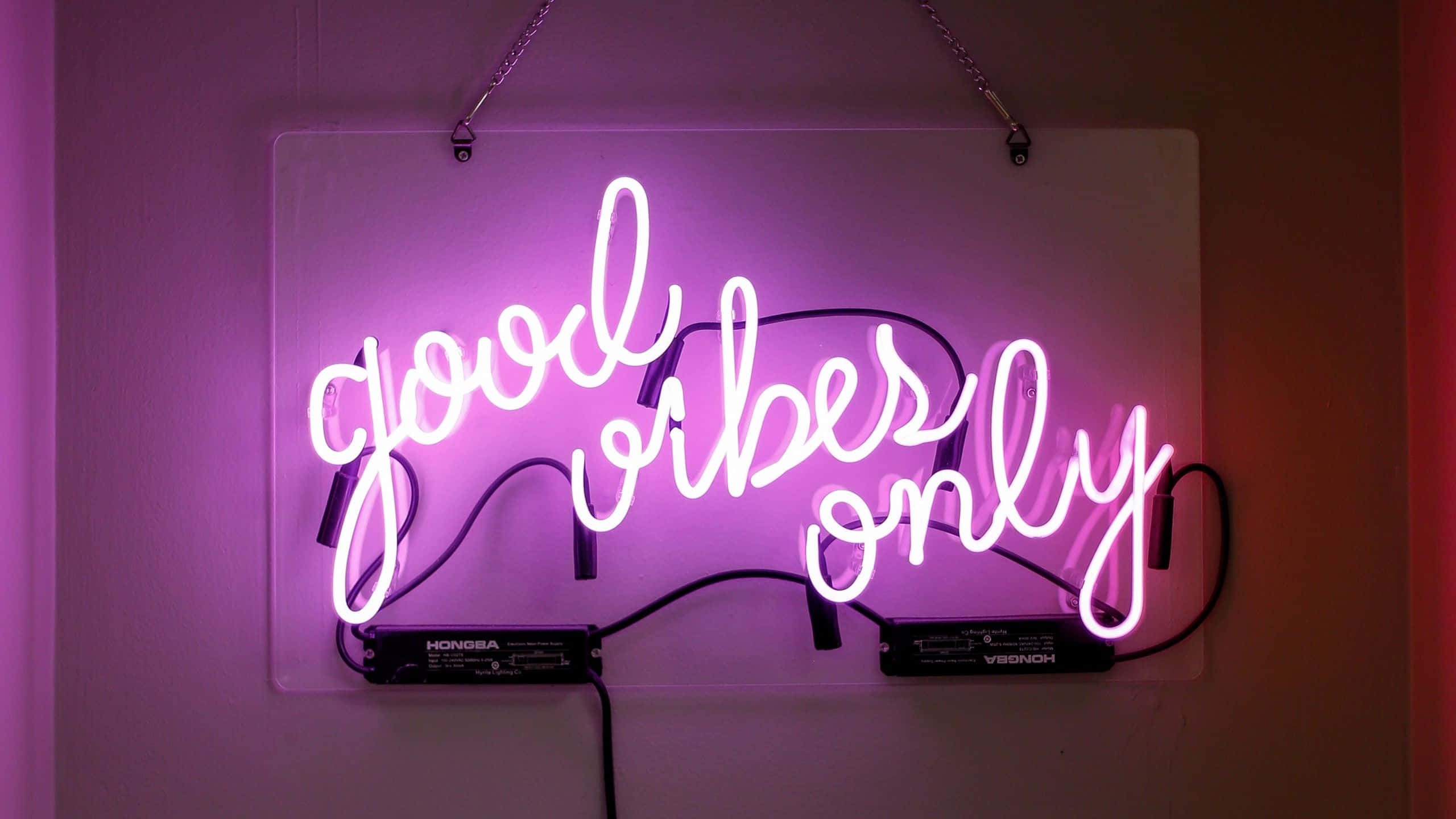 Neon Pembe İyi Enerji Resmi Duvar Kağıdı