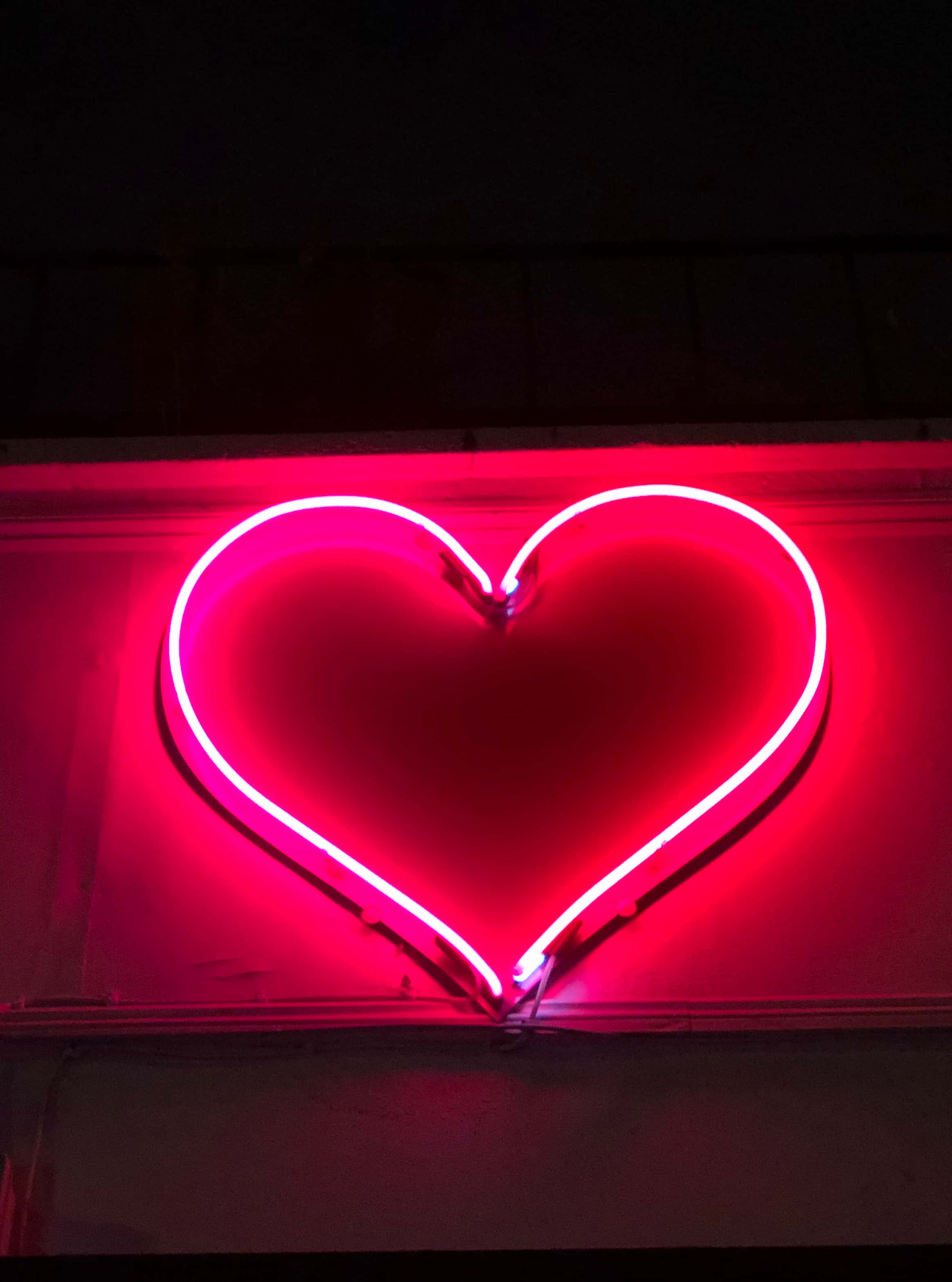 Neon Pembe Kalp PFP Duvar Kağıdı