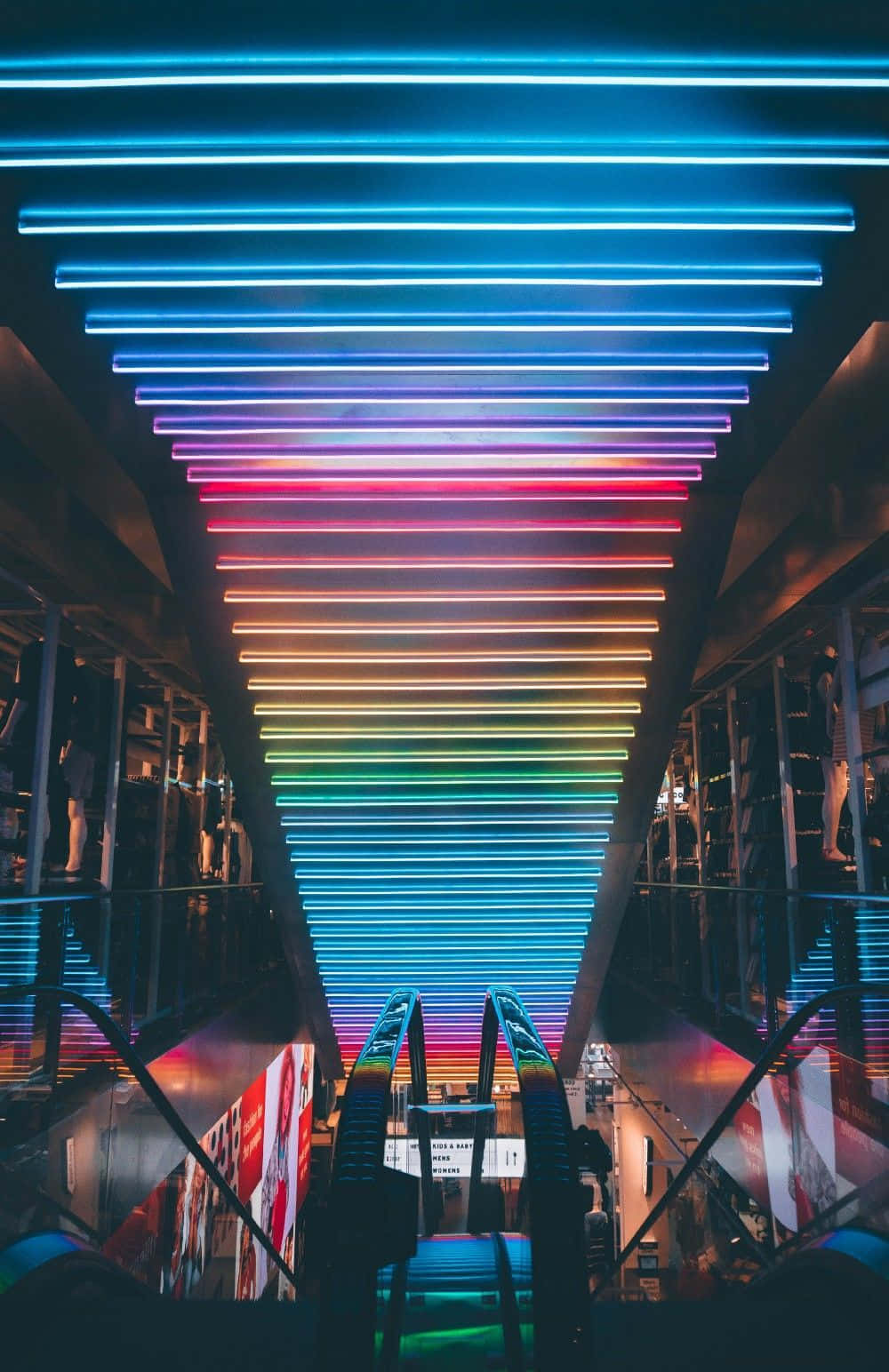 Neon Şehri'ne Hoş Geldiniz - Işıklar Şehri Duvar Kağıdı