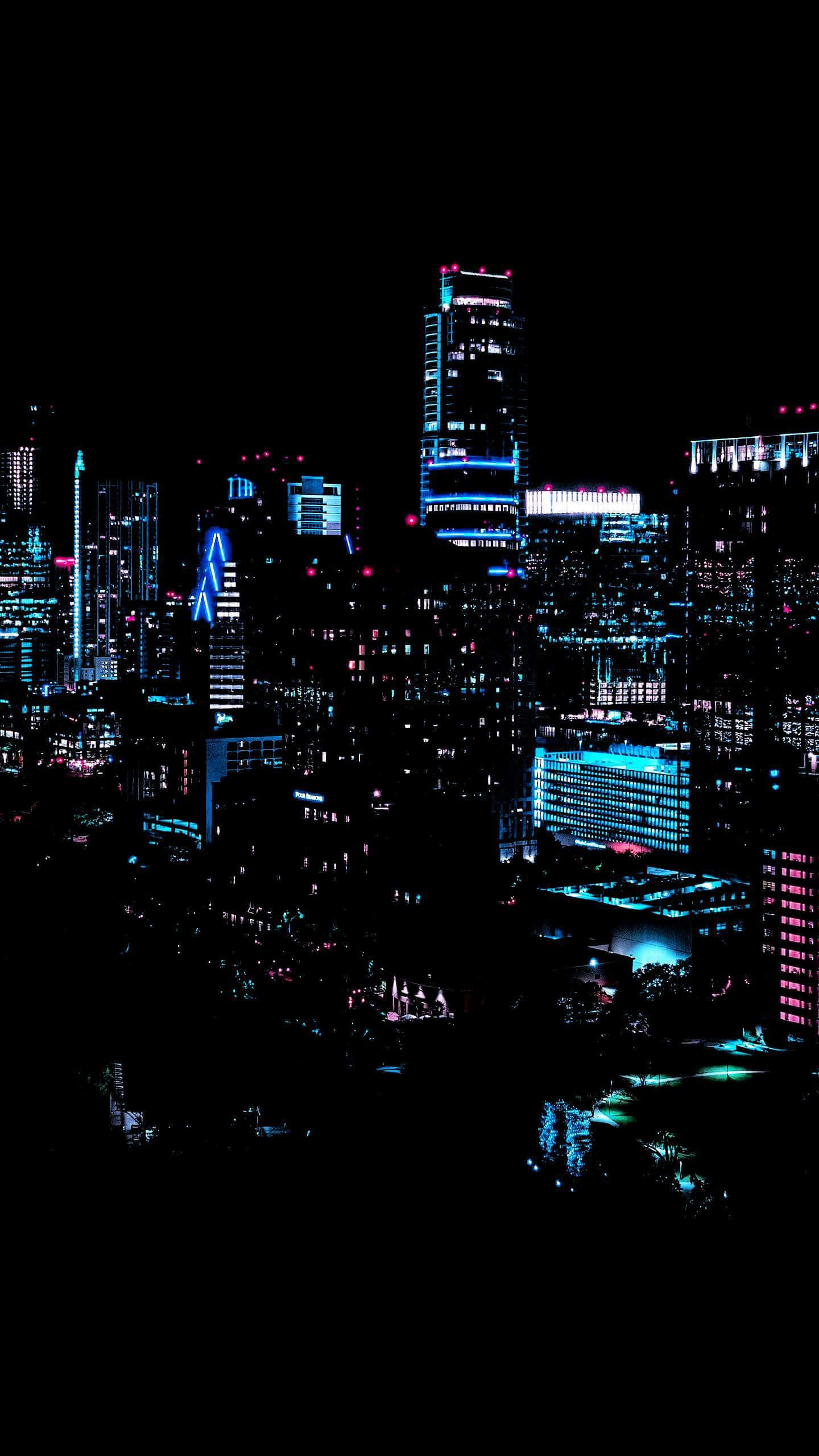 Neon Şehri'nin canlı, ışıl ışıl sokaklarını keşfedin Duvar Kağıdı