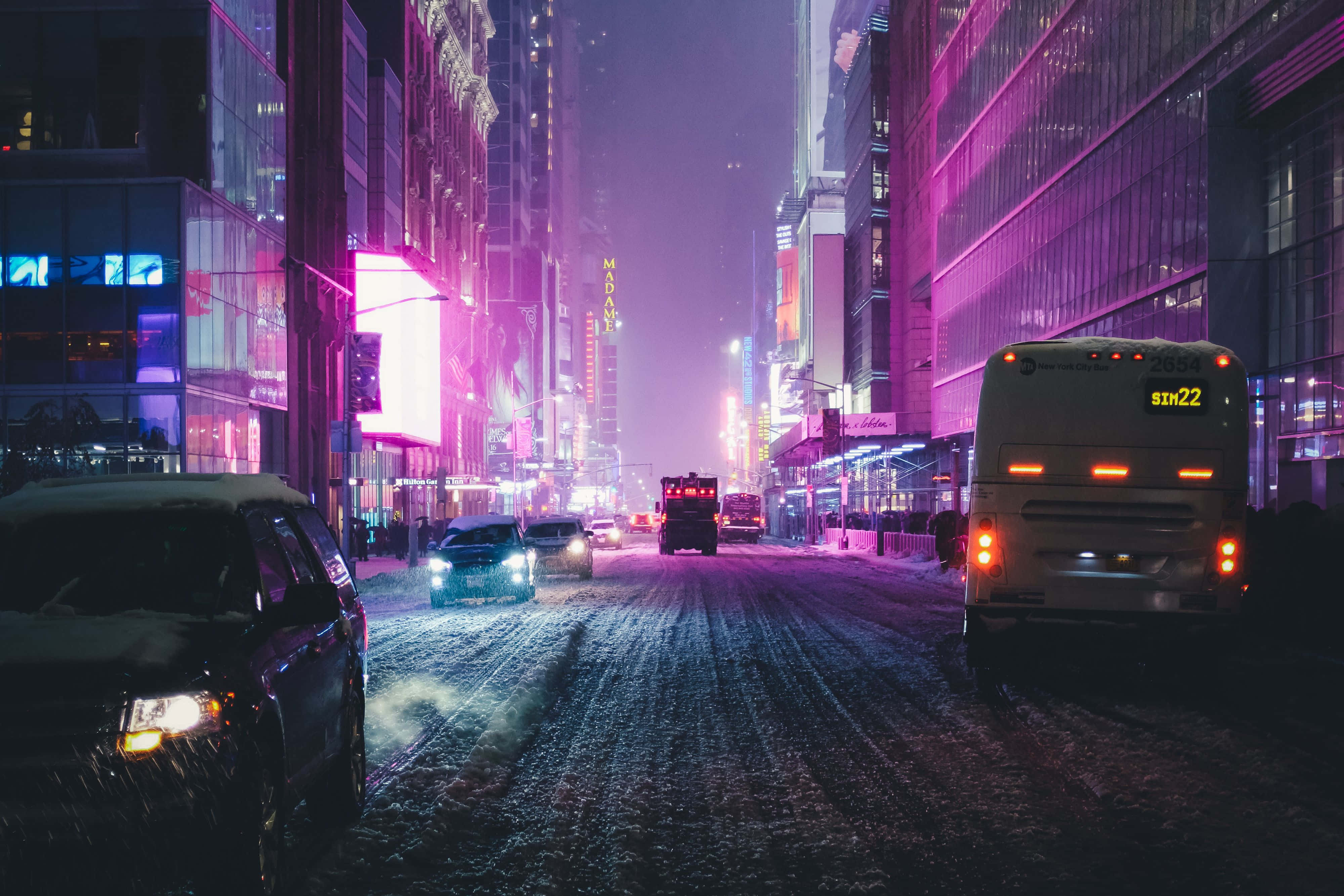 Neon Şehri'nin tüm enerjisini ve canlılığını keşfetmek Duvar Kağıdı