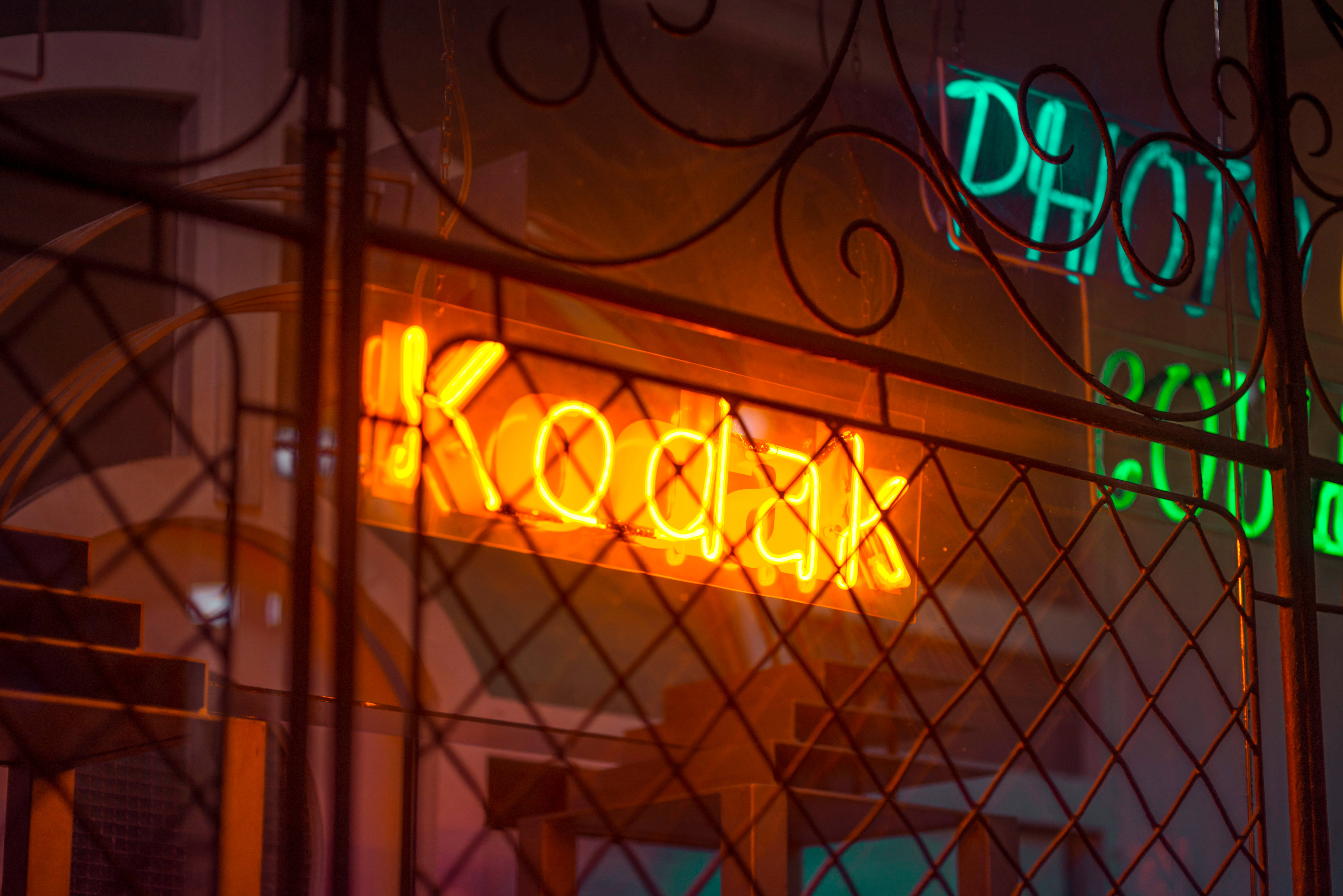 Neon Turuncu Estetik Kodak Duvar Kağıdı