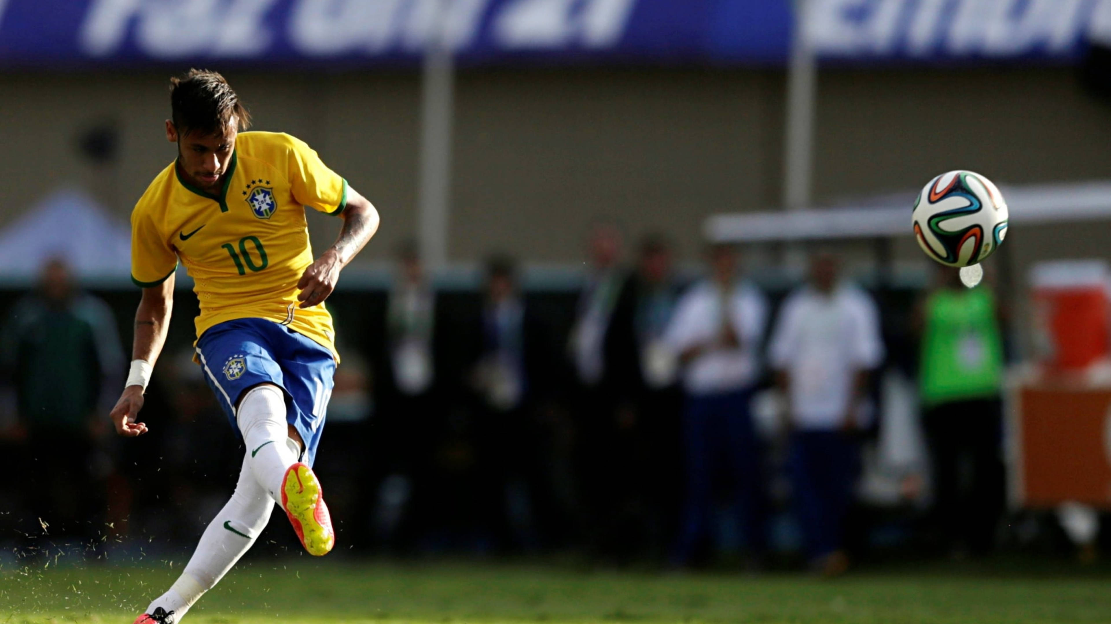 Neymar 4K Topa Vuruş Duvar Kağıdı