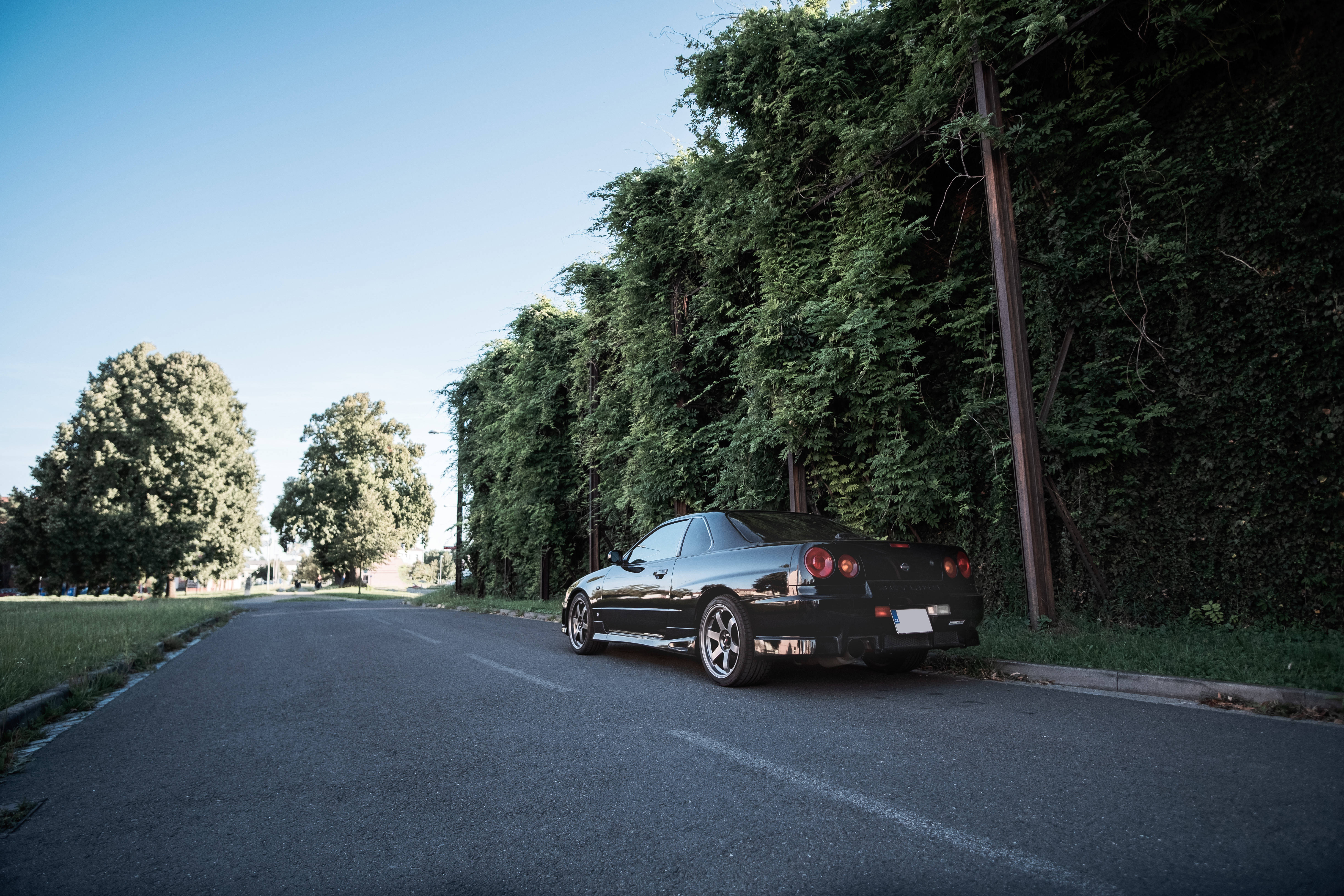Nissan Skyline GTR R34 Yol Kenarında Duvar Kağıdı