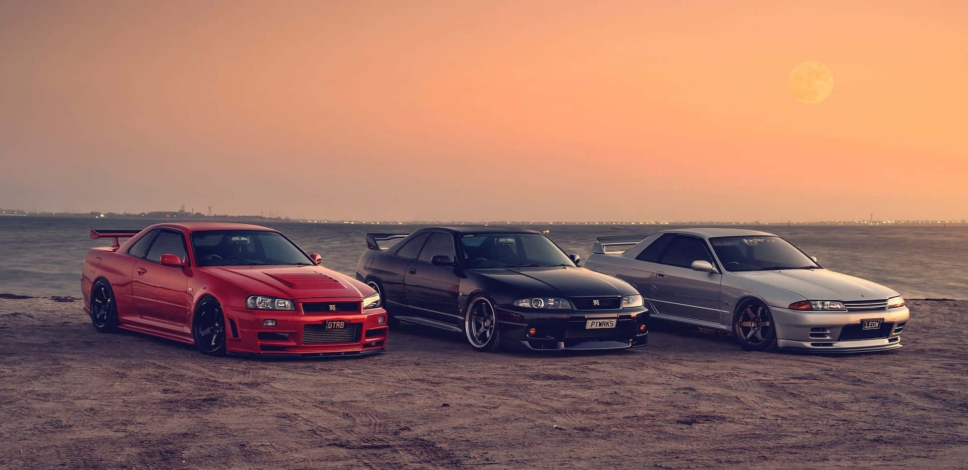 Nissan Skyline R33 GT-R Sırasını Bekliyor Duvar Kağıdı