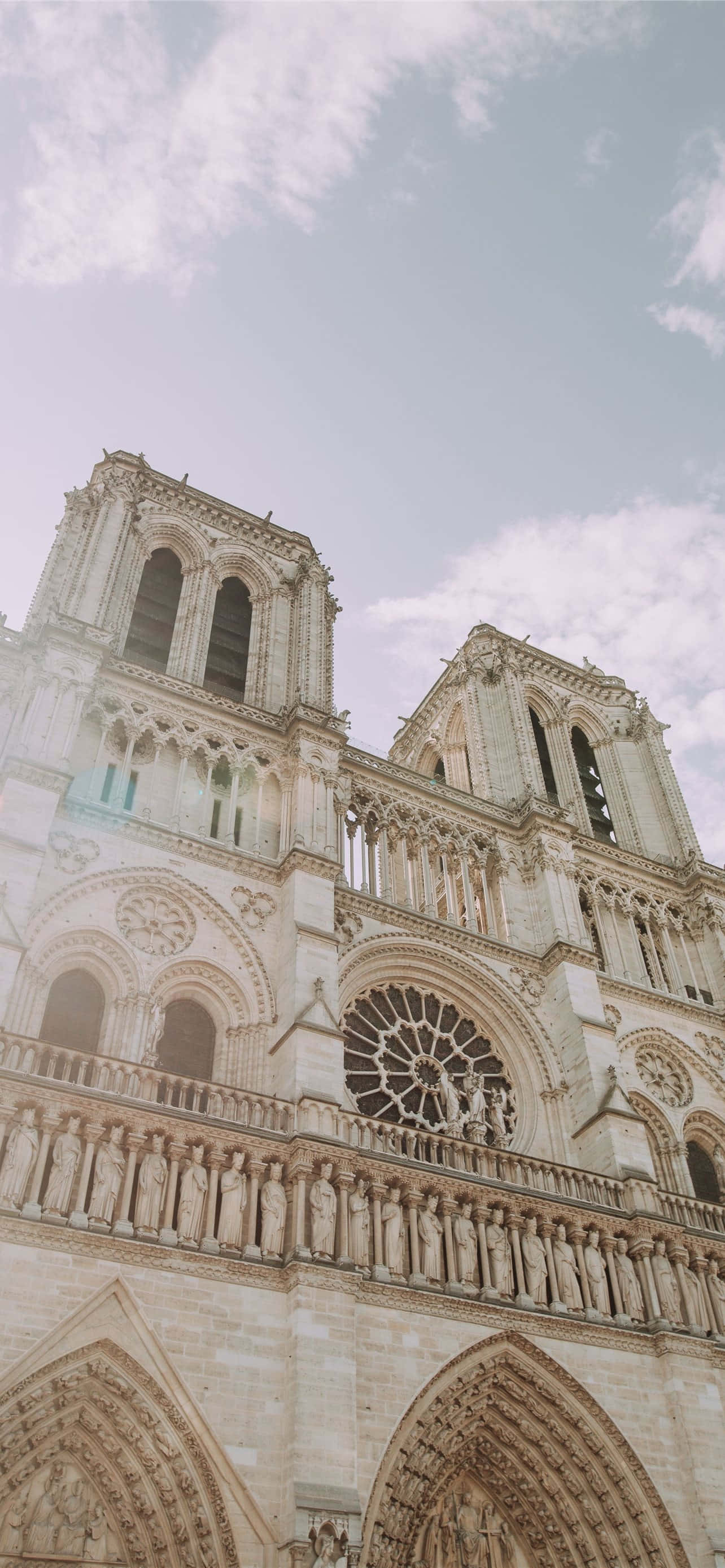 Notre Dame Katedrali Ön Cephe Mimarisi Duvar Kağıdı