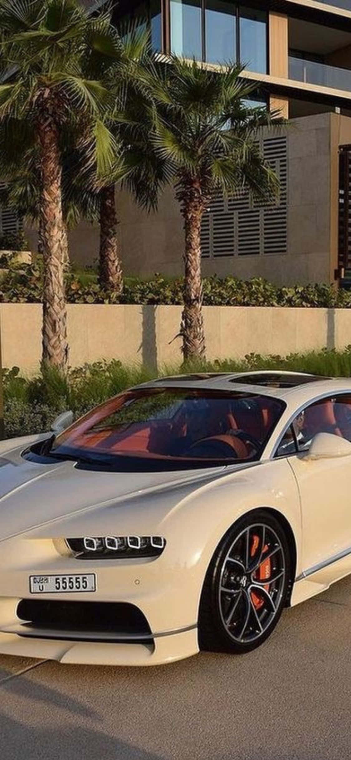 Optimize Edilmiş Lüks: Bir iPhone XS ve Bir Bugatti Veyron, lüks yaşam tarzı için mükemmel uyum Duvar Kağıdı