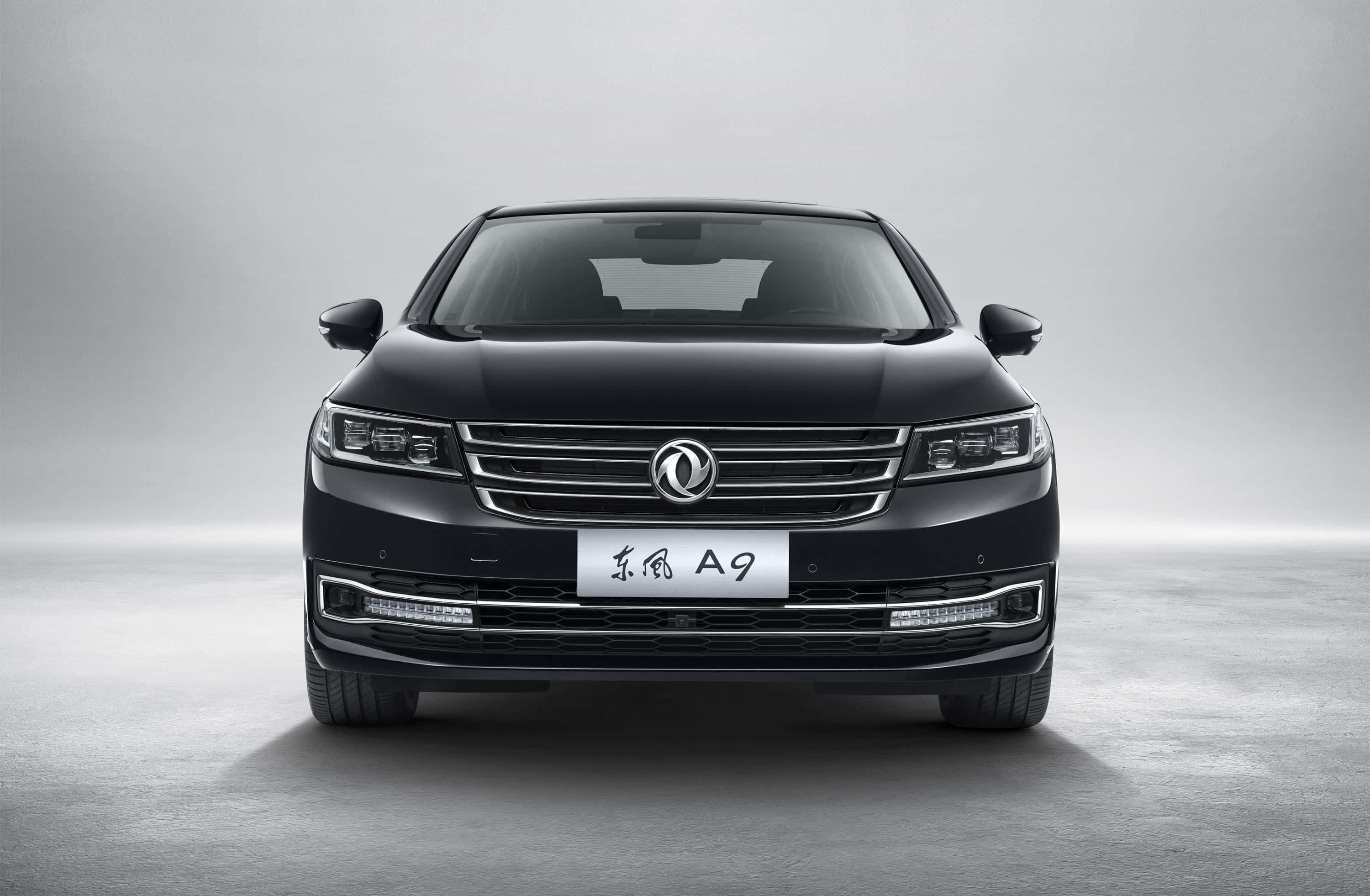 Otoyolda Şık Dongfeng Ticari Kamyon Duvar Kağıdı