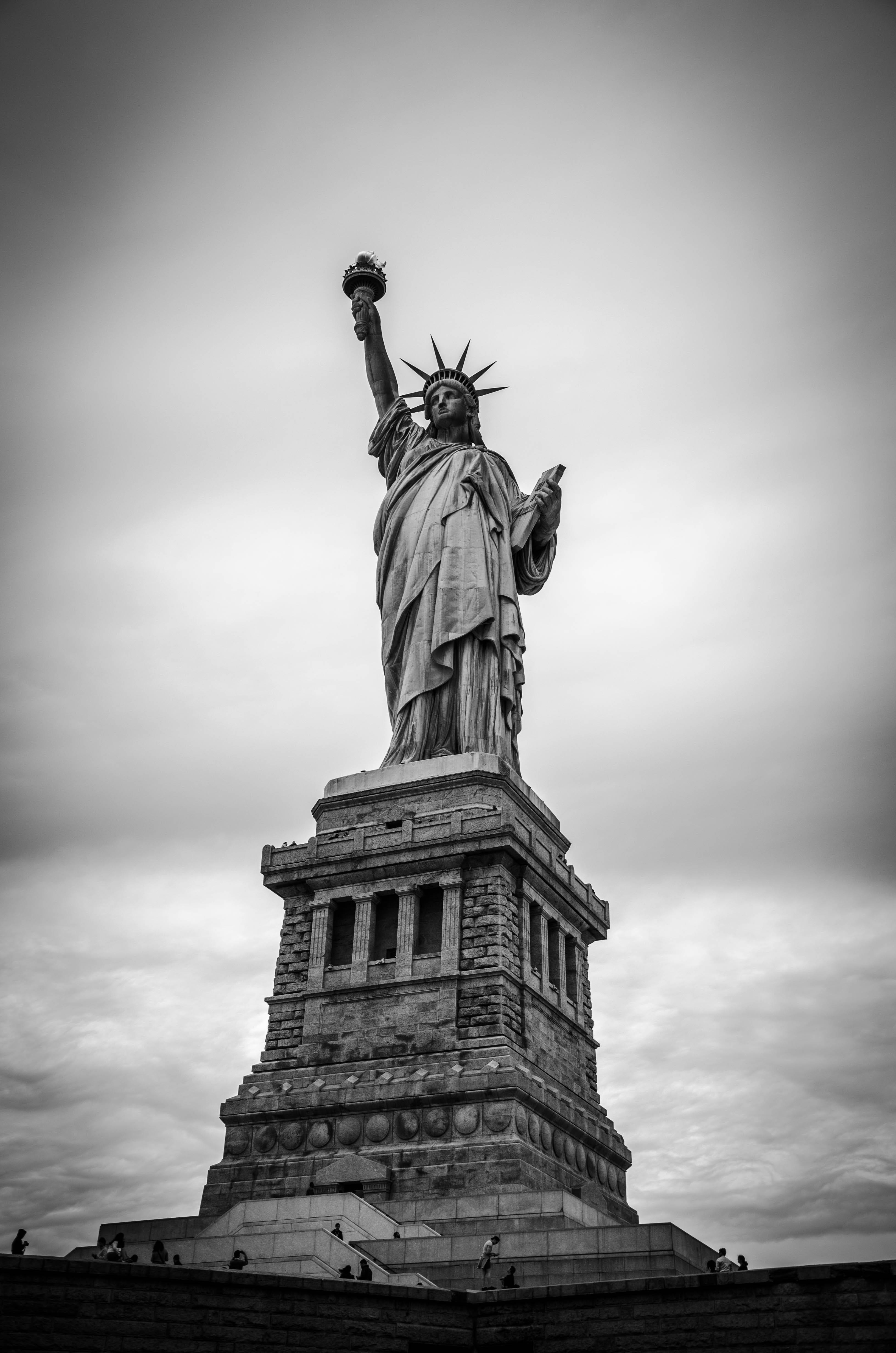 Özgürlük Heykeli New York Siyah Beyaz Duvar Kağıdı