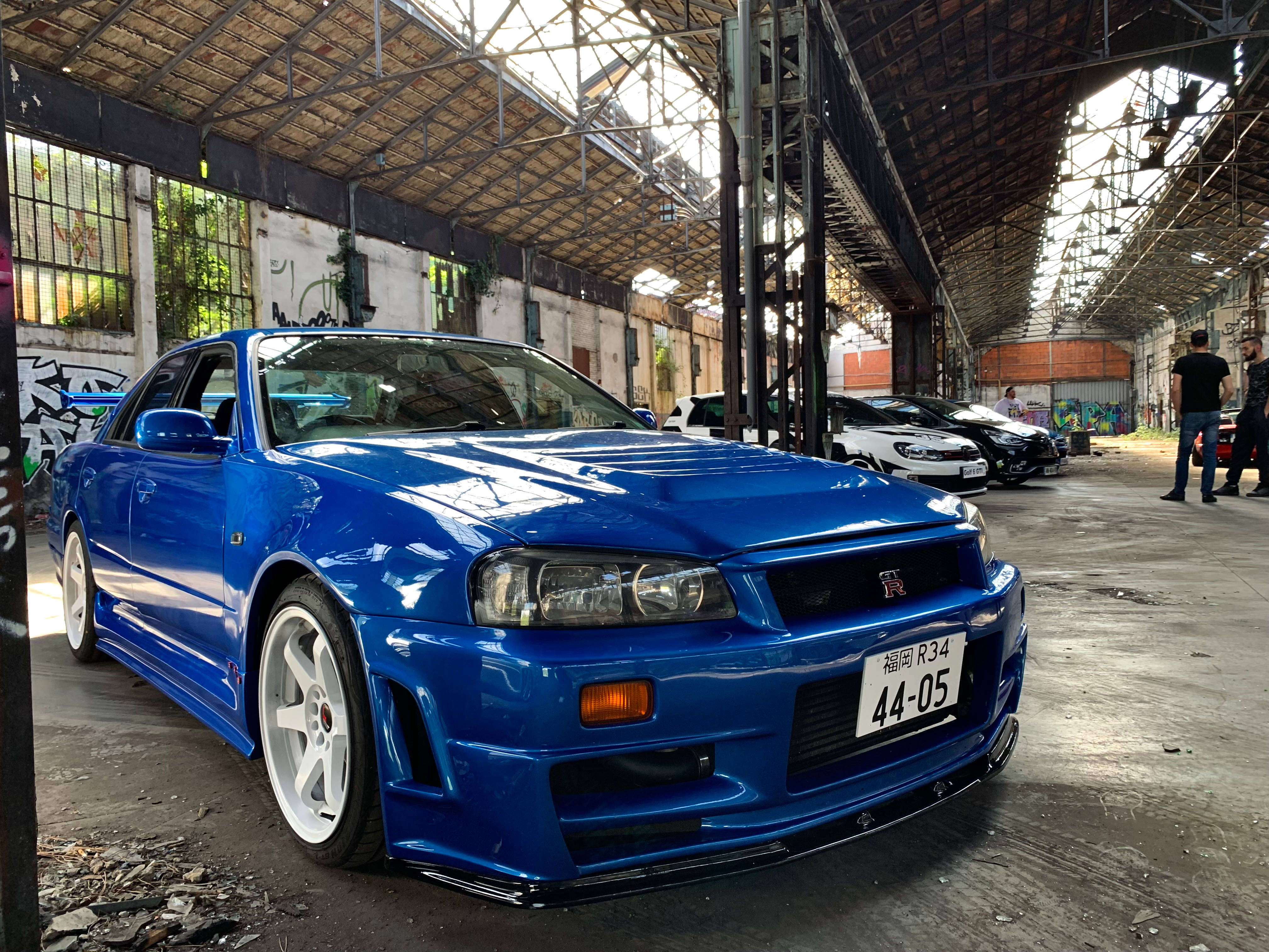 Parlak Mavi Nissan Skyline GTR R34 Duvar Kağıdı