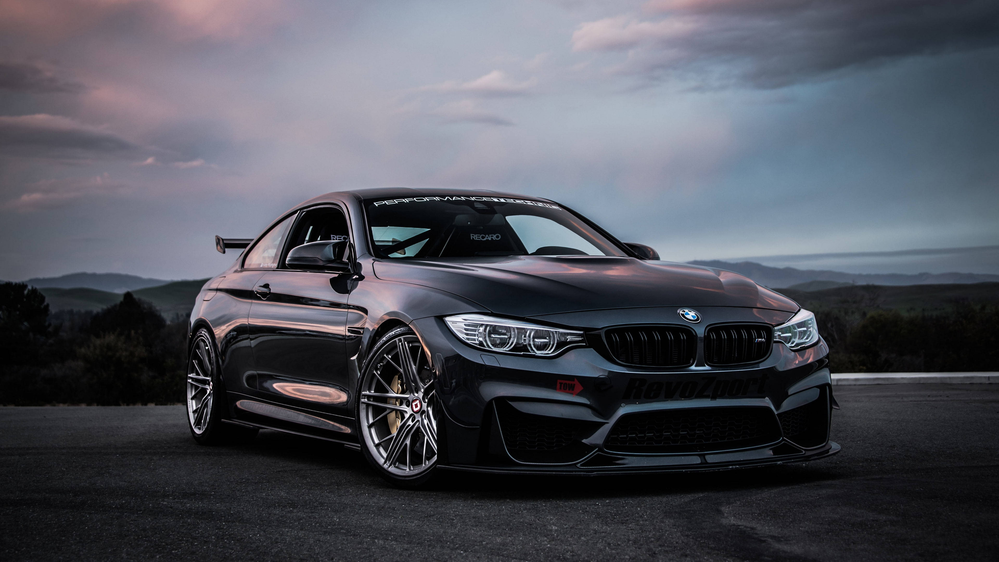 Parlak Siyah BMW M4 Araba Duvar Kağıdı