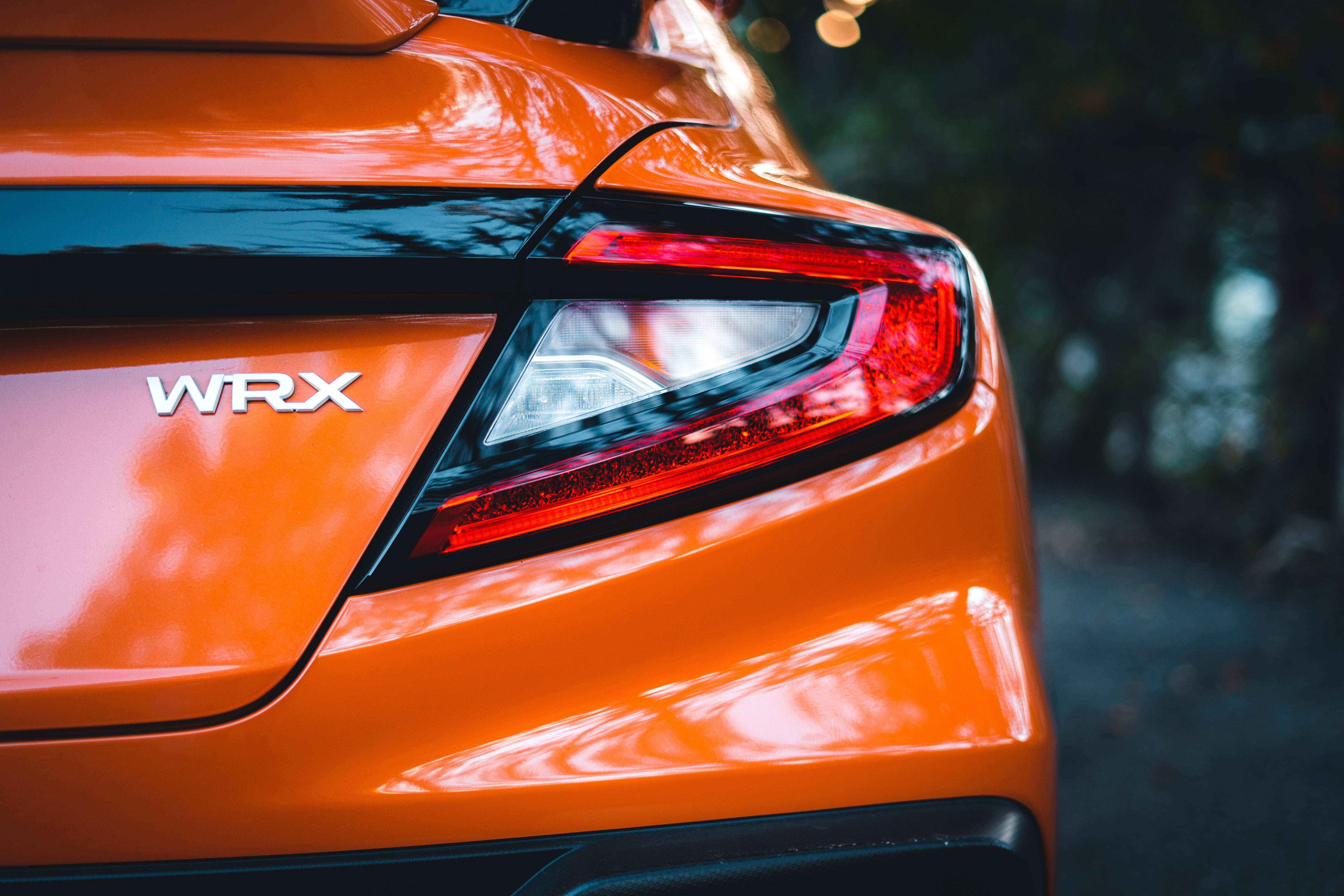 Parlak Turuncu Subaru WRX STI 4K Duvar Kağıdı