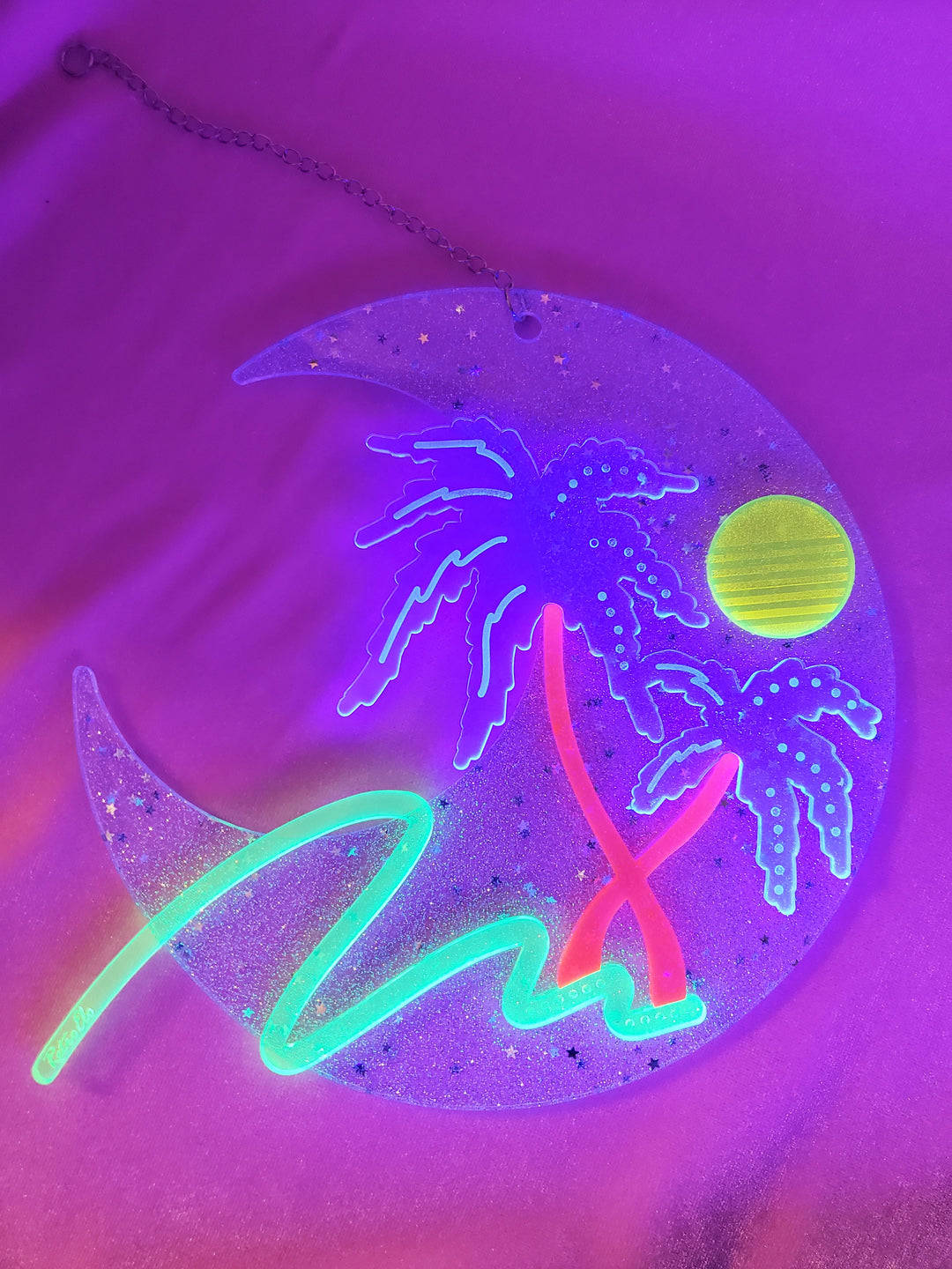 Parlayan Neon Ay Duvar Kağıdı