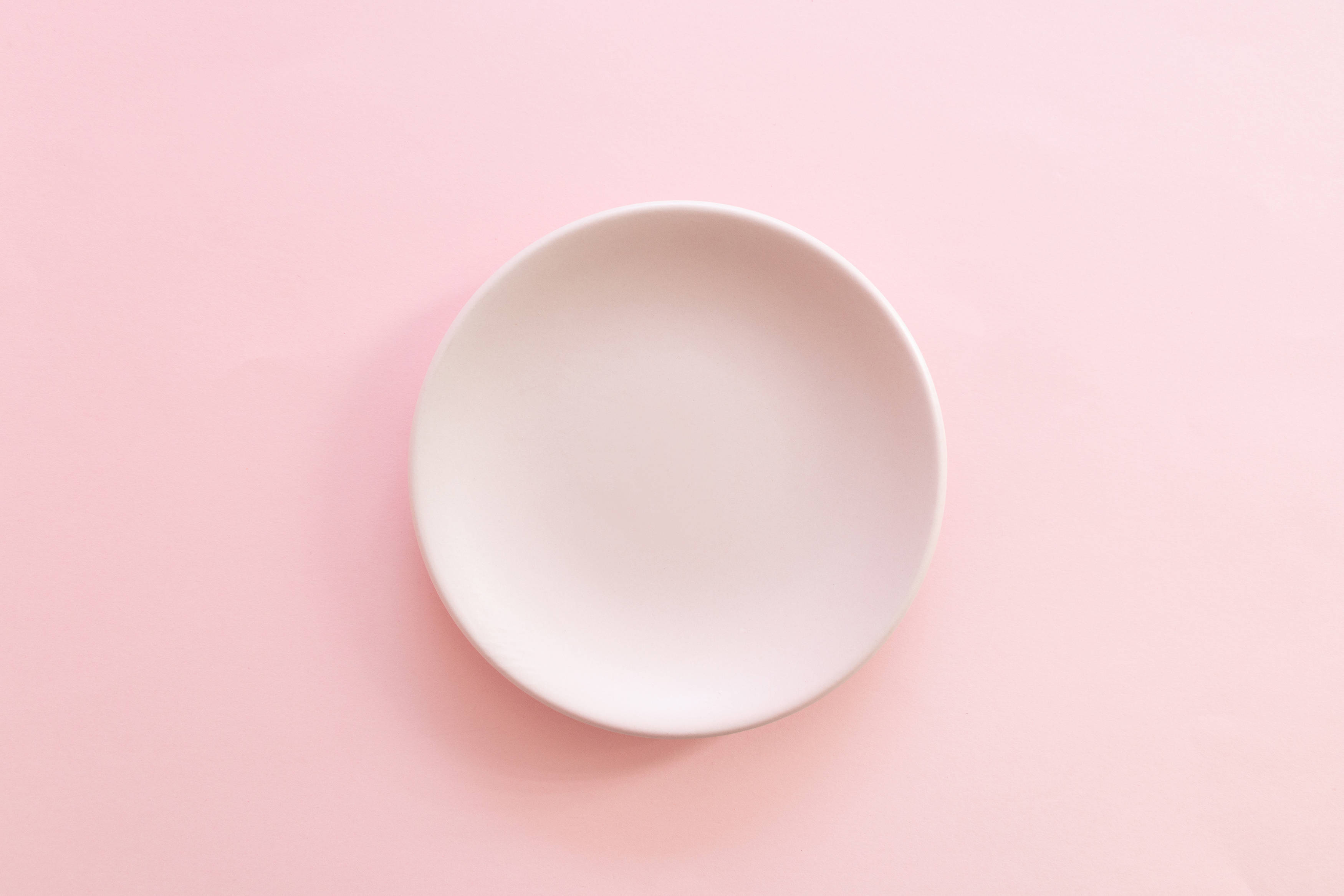 Pastel Estetik Minimalist Bilgisayar Düzeni Duvar Kağıdı