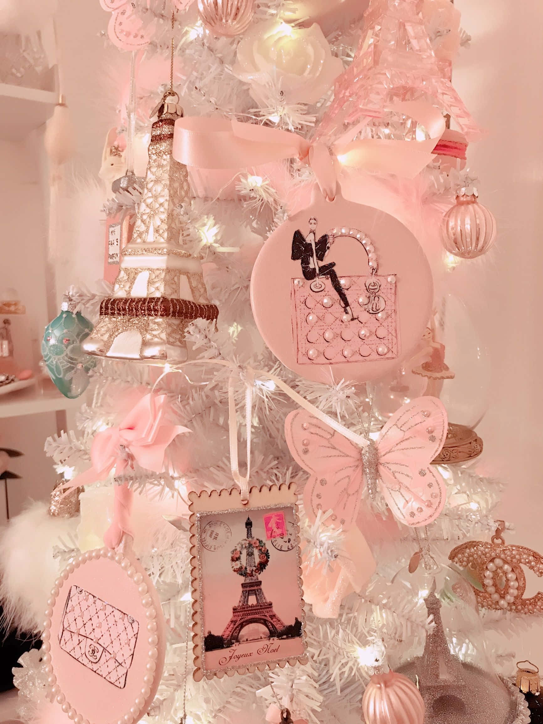 Pastel Estetik Noel Eiffel Kulesi Süslemeleriyle Duvar Kağıdı