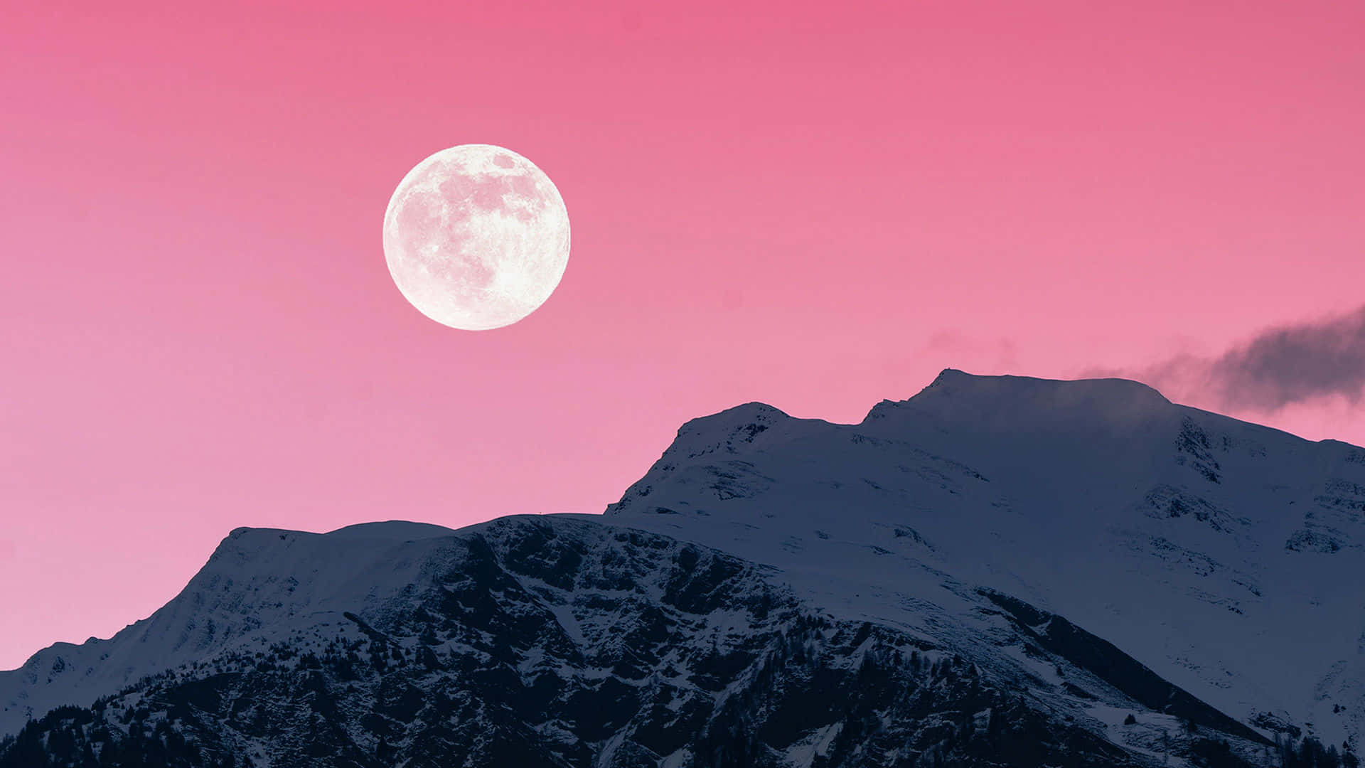 Pembe Ay Karlı Dağın Üzerinde Yükseliyor Duvar Kağıdı