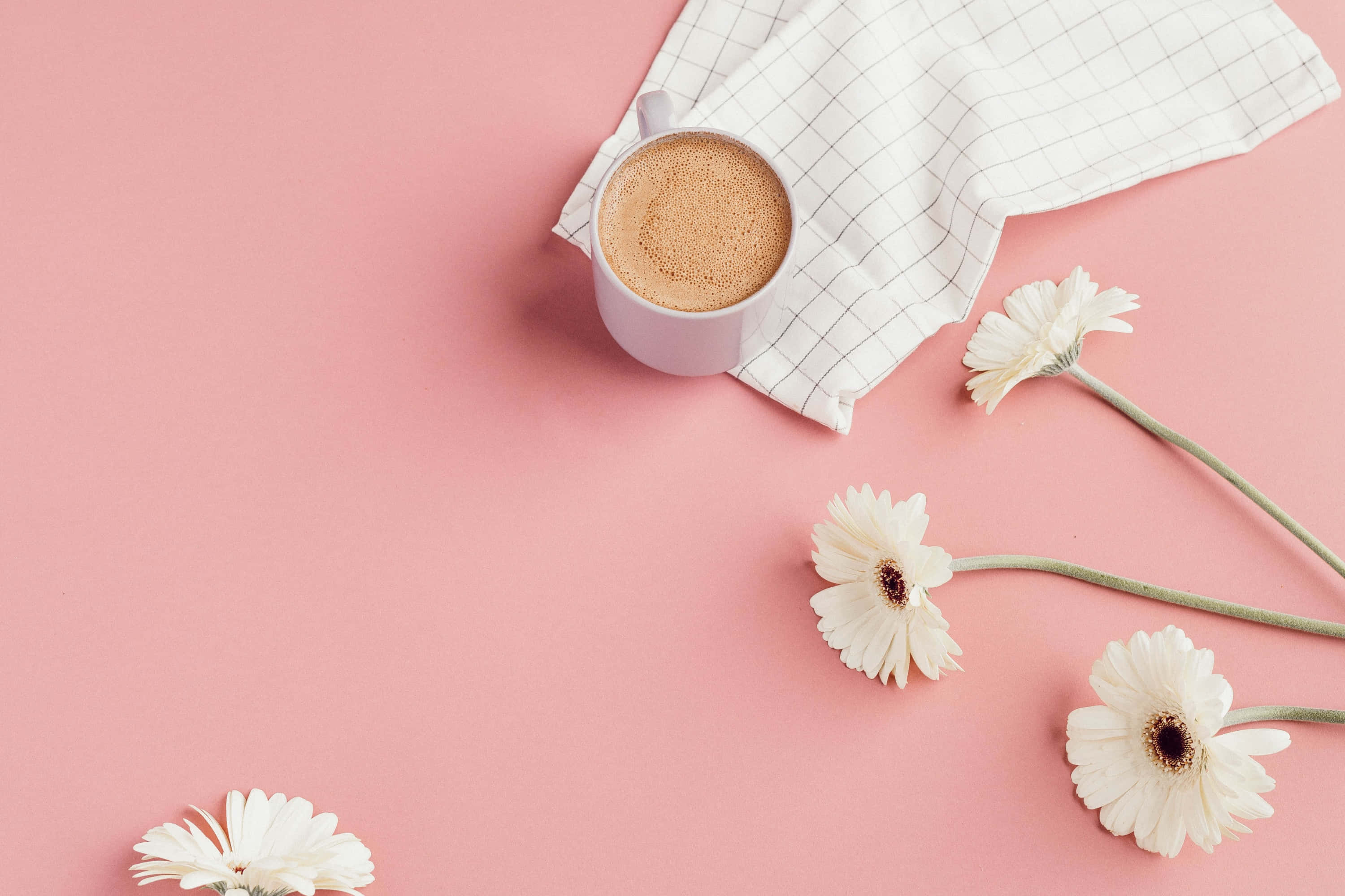 Pembe estetik, modern minimalizm dokunuşuyla Duvar Kağıdı
