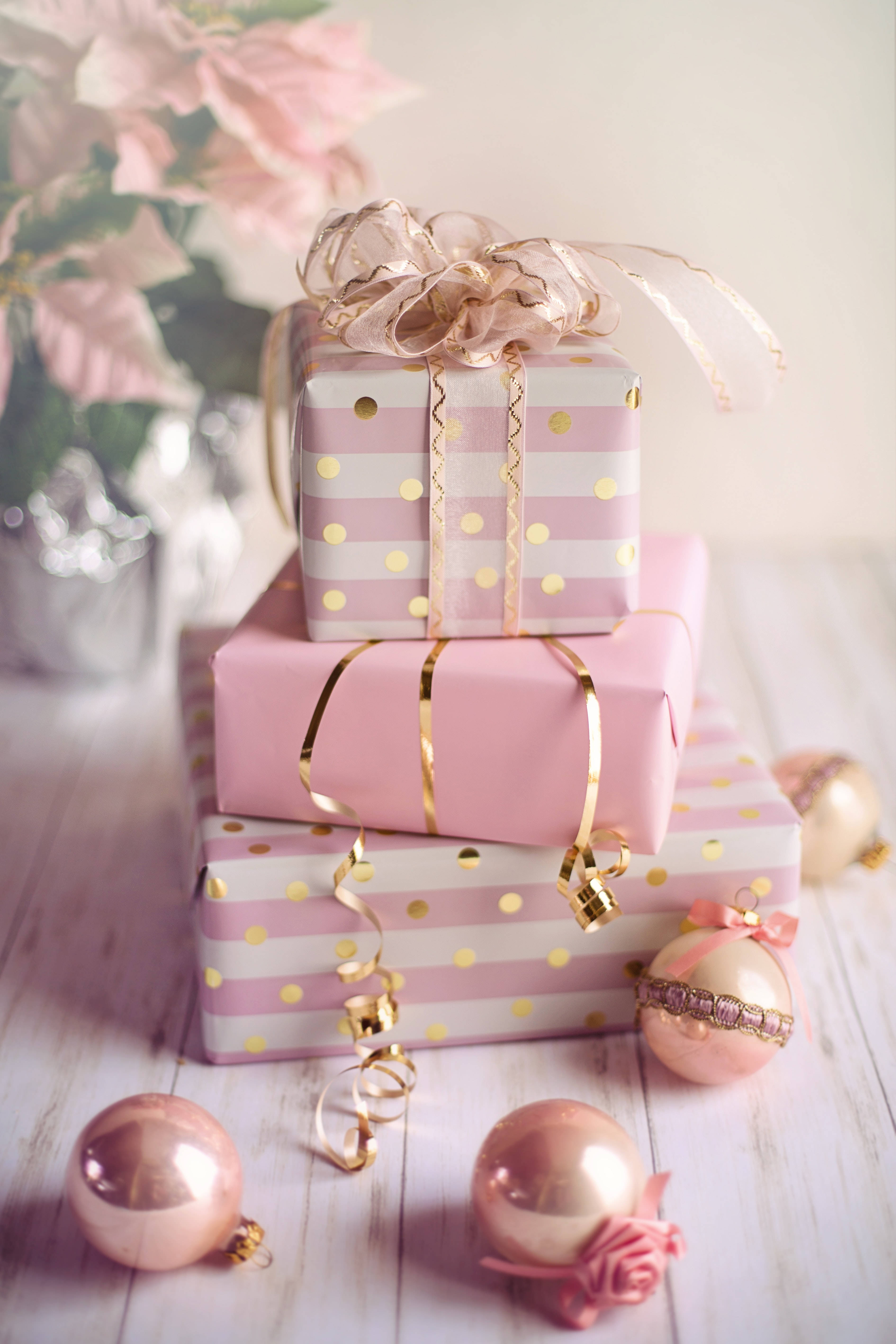 Pembe Estetik Noel Hediyeleri Duvar Kağıdı