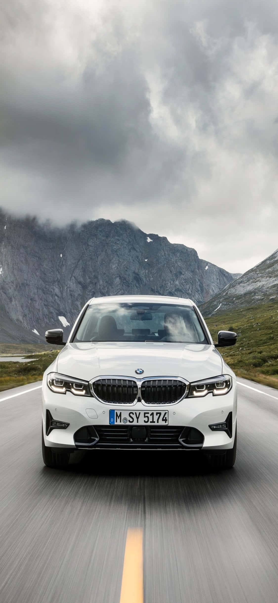Performans ve Stilin Buluşması – iPhone X ve BMW Duvar Kağıdı