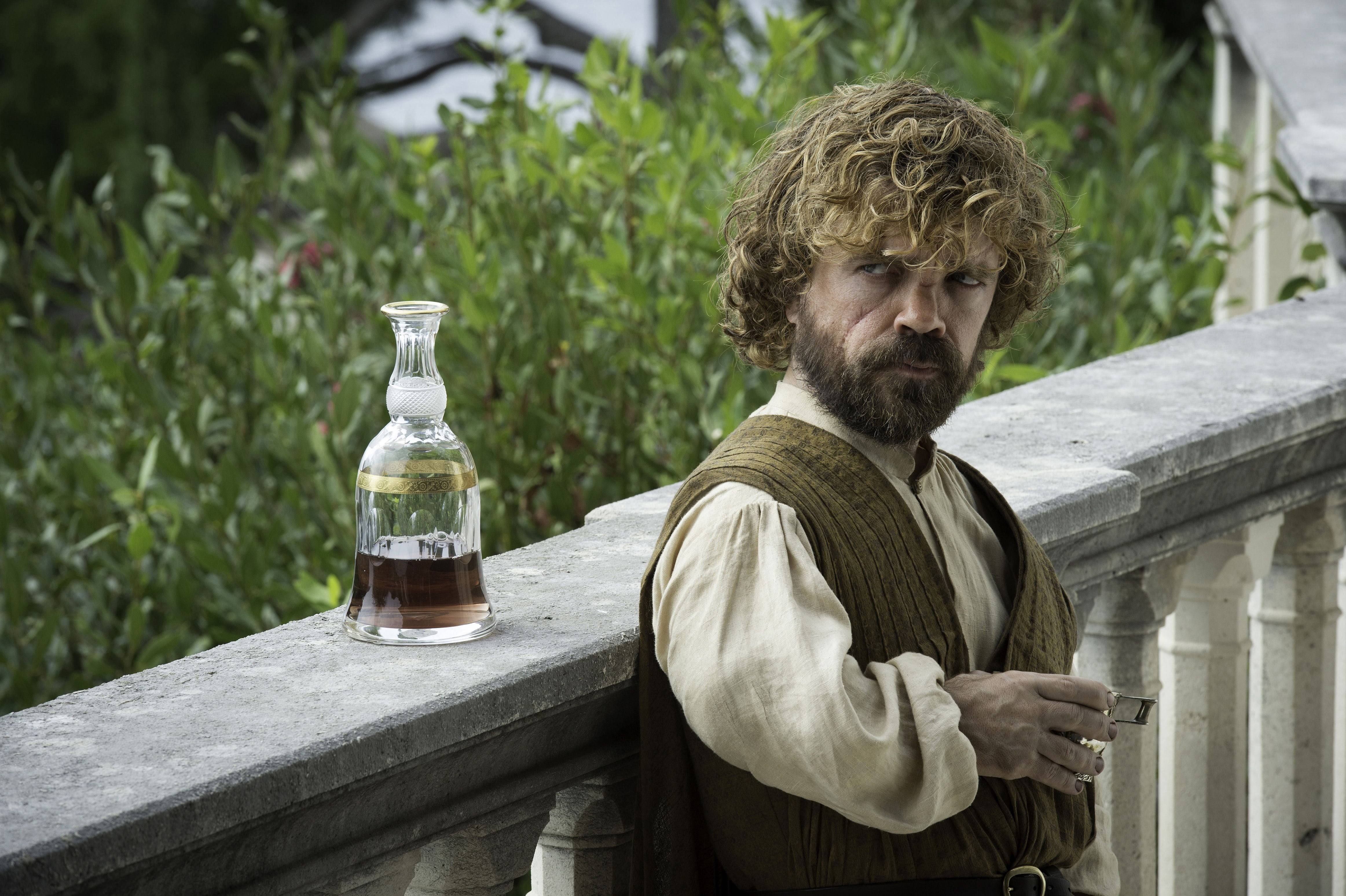 Peter Dinklage Mor Düğün Duvar Kağıdı